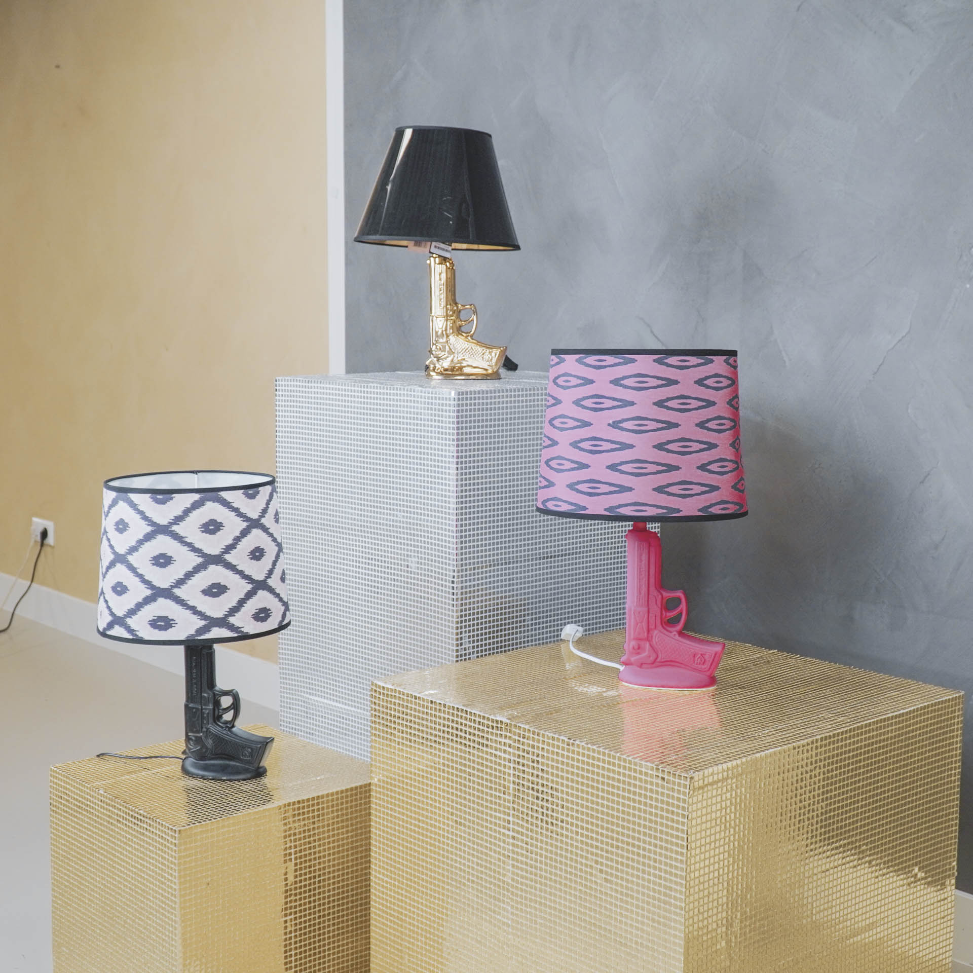 Lamp - Pistool - Keramiek - Zwart - 15x9x32cm