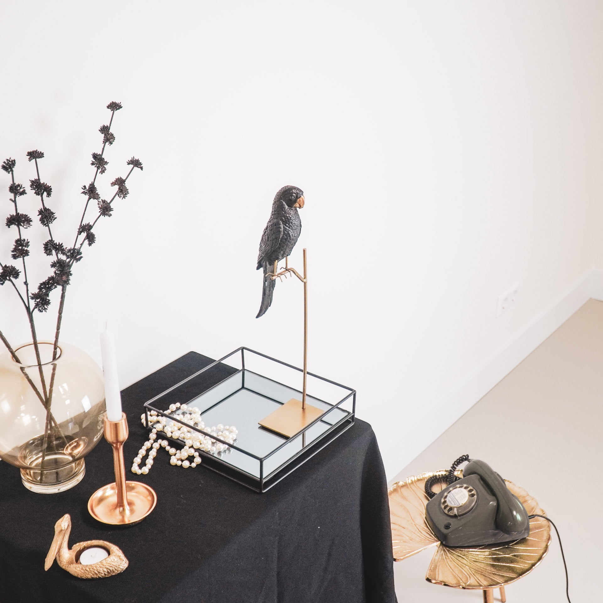 Ornament - Papegaai op Stok - Zwart/Goud - 8.5x11x44cm