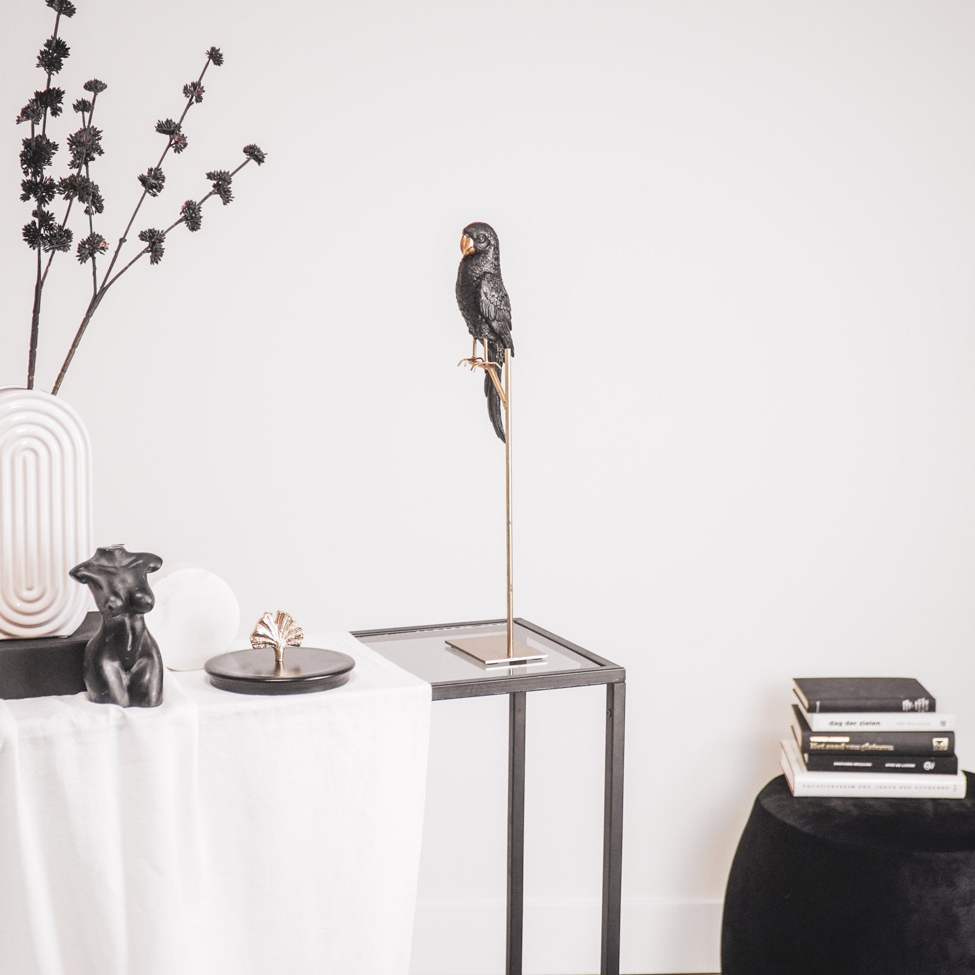 Ornament - Papegaai op Stok - Zwart/Goud - 8.5x11x44cm