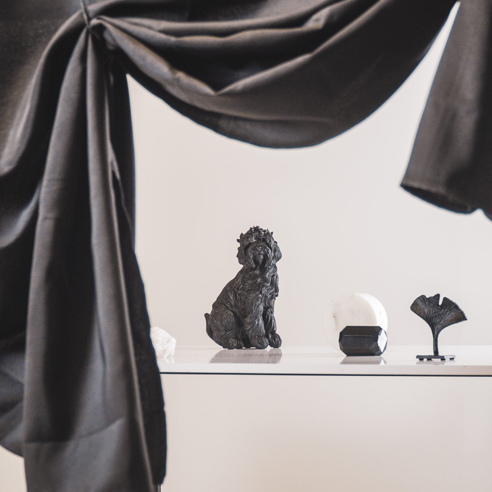 Ornament - Labradoodle - Hond - Polyresin - Zwart - 16x10.5x23.5 cm