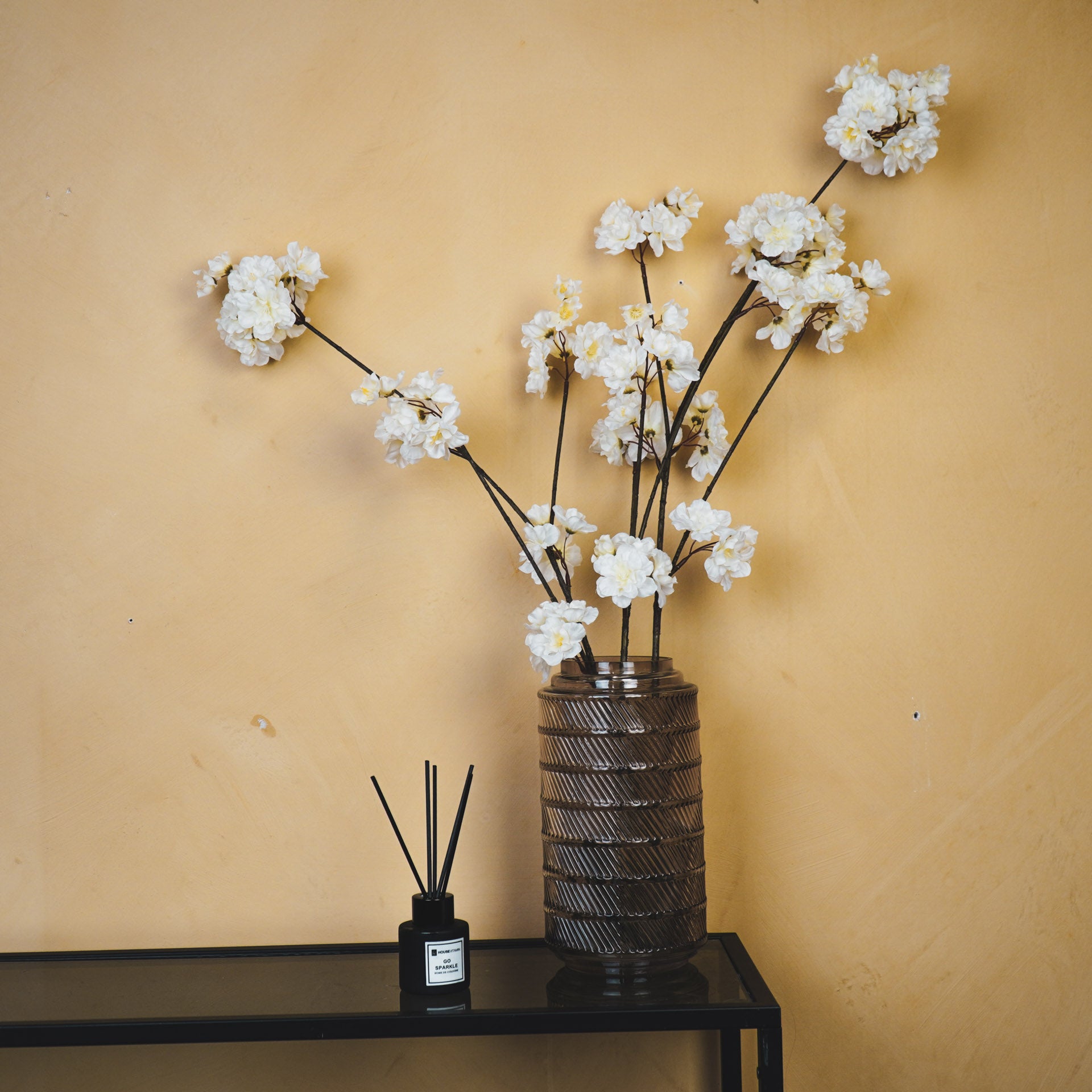 Vaas- Hoge Bloemenvaas- Relief- Glas- Grijs- 12,5x23cm