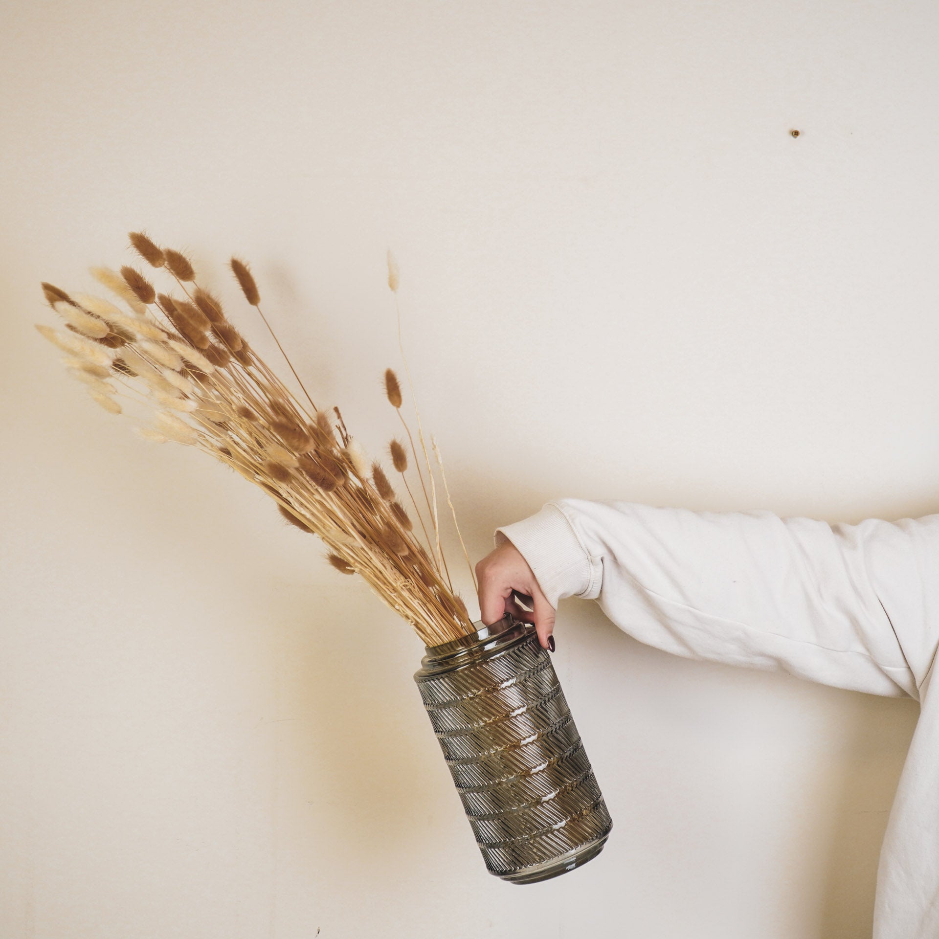 Vaas- Hoge Bloemenvaas- Relief- Glas- Grijs- 12,5x23cm