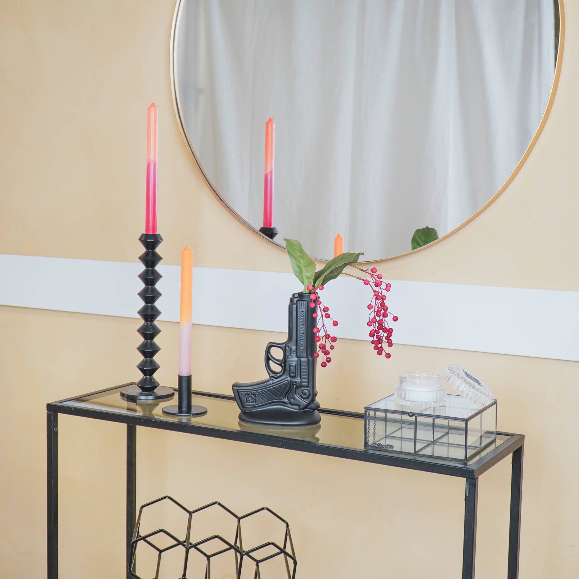 Vaas - Pistool - Keramiek - Zwart - 15x9x23cm