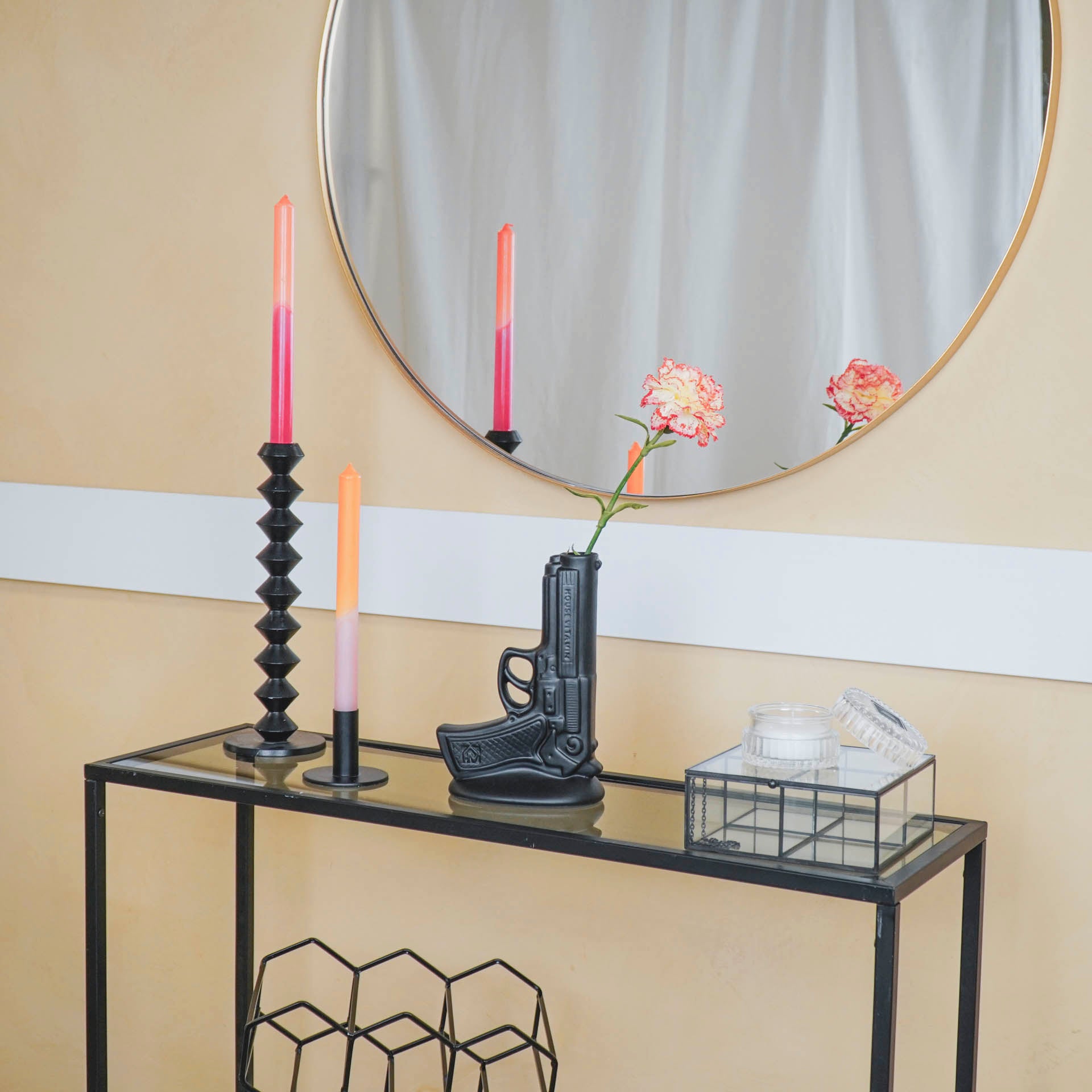 Vaas - Pistool - Keramiek - Zwart - 15x9x23cm