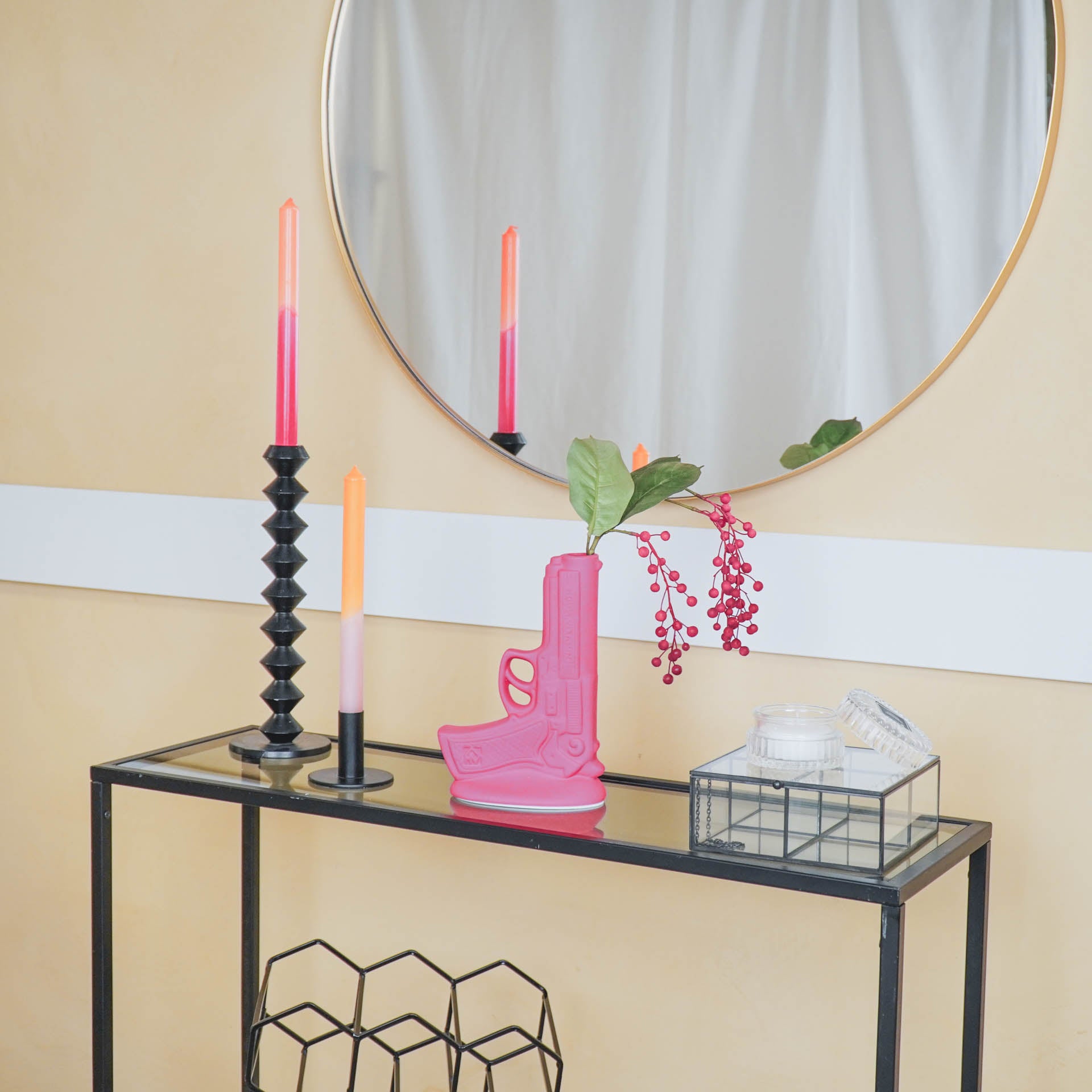 Vaas - Pistool - Keramiek - Fluor Roze - 15x9x23cm