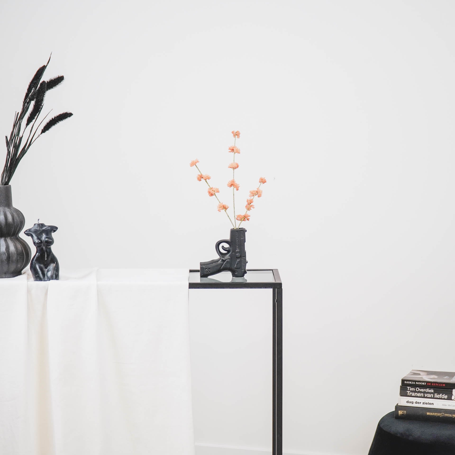 Vaas - Pistool - Keramiek - Zwart - 12x5x12cm