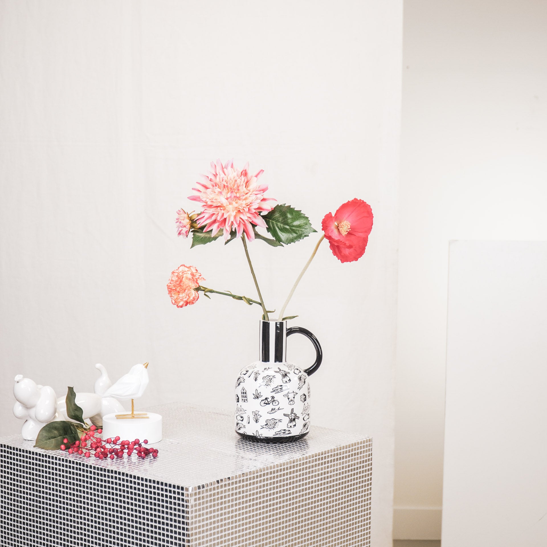 Vaas - Romeinse Kan - Dutch Black Design - Keramiek - 16x14x21,5cm