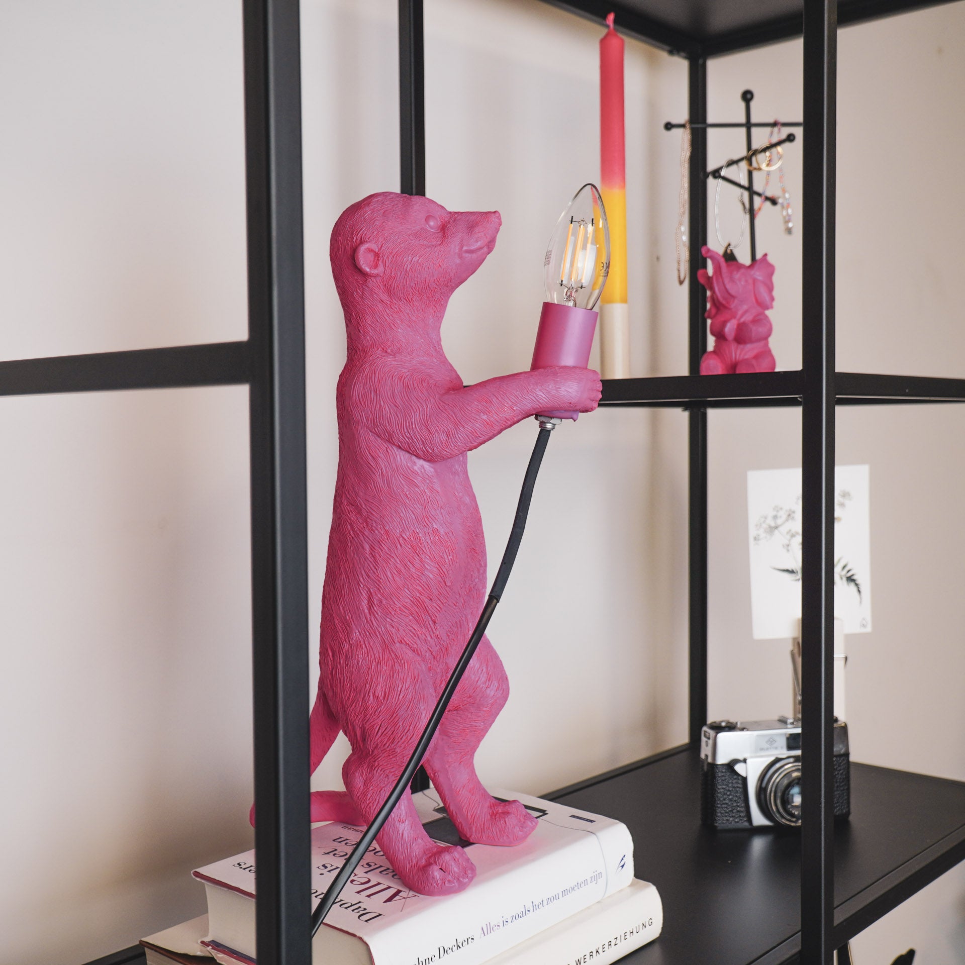 Lamp - Stokstaartje - Polyresin - Roze - 15x10x38cm