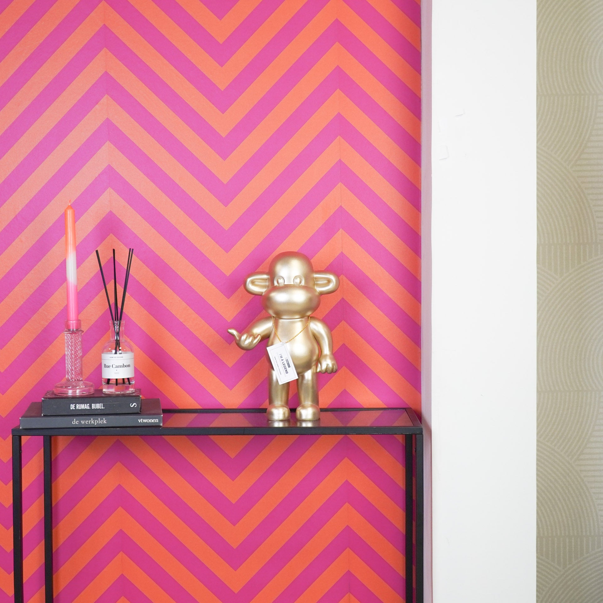 Ornament - Hang loose Aap Beeld 'The Legend' - Polyresin - Goud - 20,5x13,5x35cm