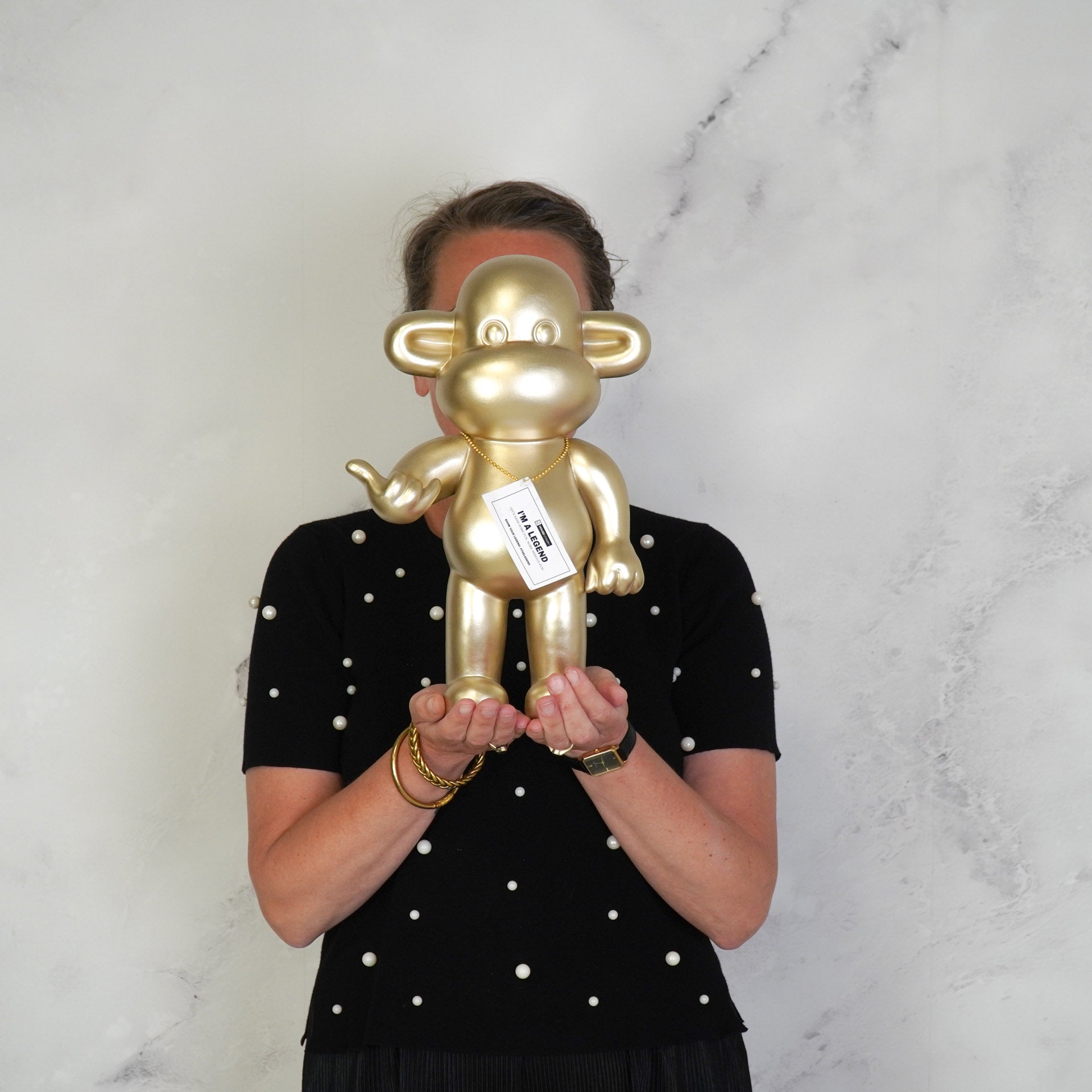 Ornament - Hang loose Aap Beeld 'The Legend' - Polyresin - Goud - 20,5x13,5x35cm