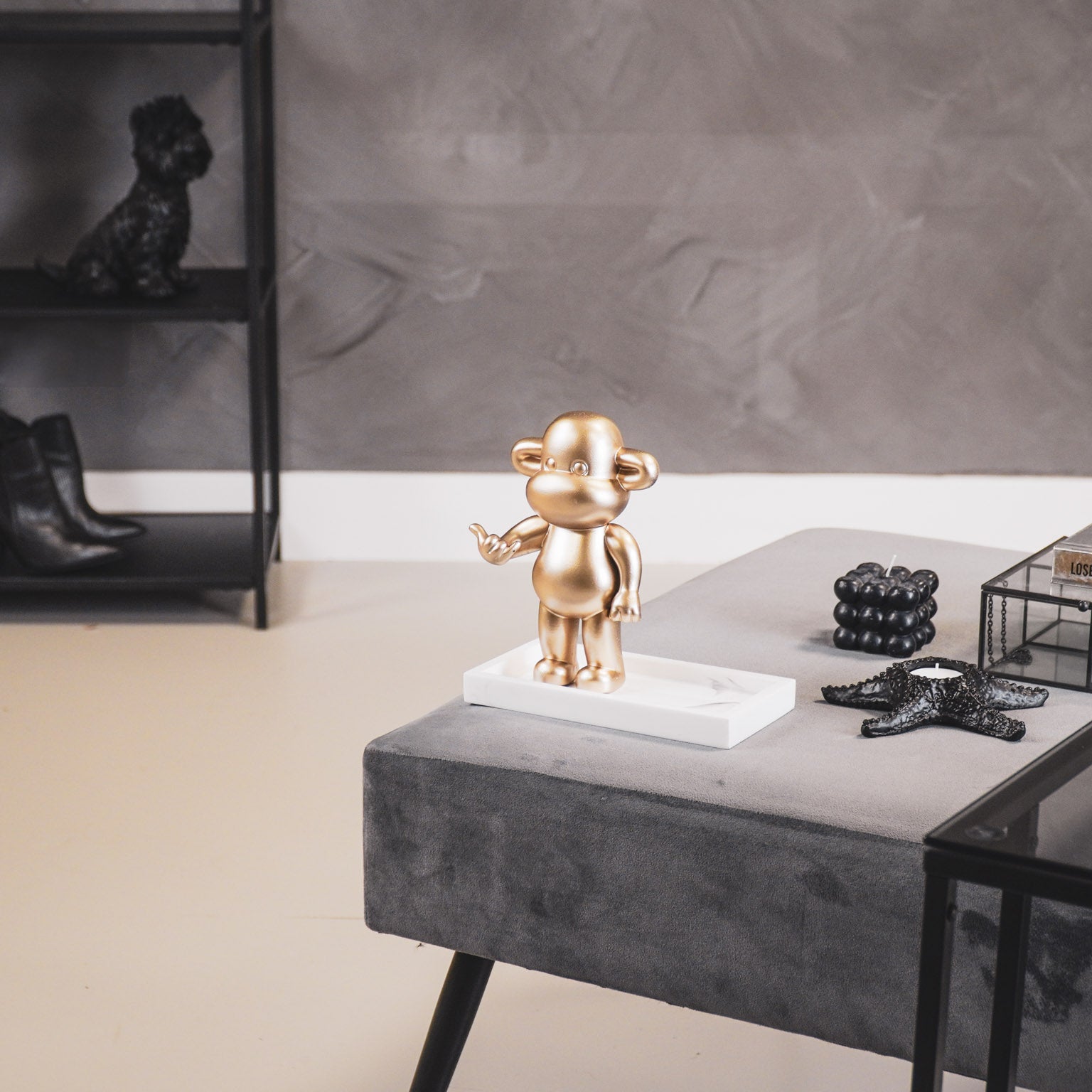 Ornament - Hang loose Aap Beeld 'The Legend' - Polyresin - Goud - 11x7x19cm