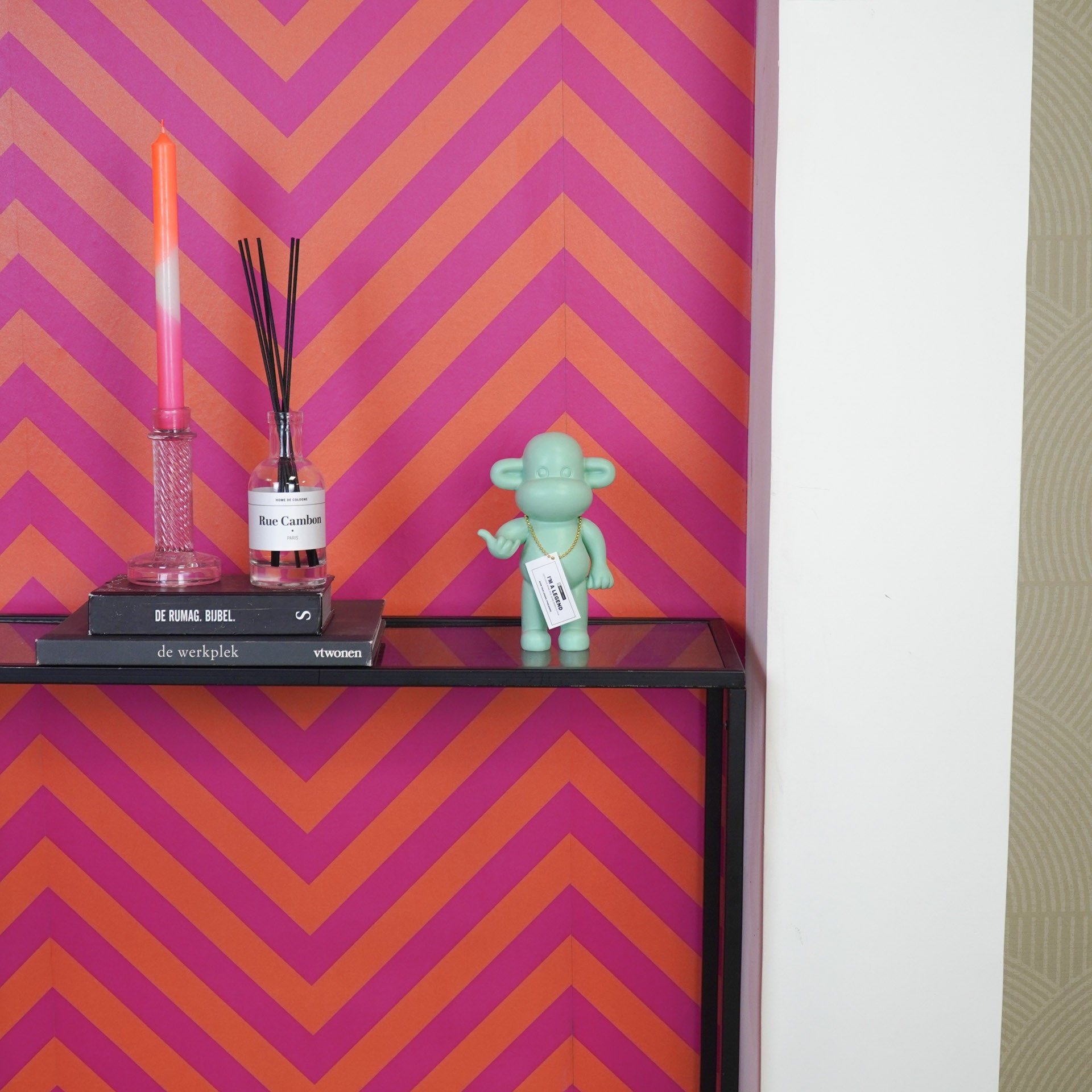 Ornament - Hang loose Aap Beeld 'The Legend' - Polyresin - Mintgroen - 11x7x19cm