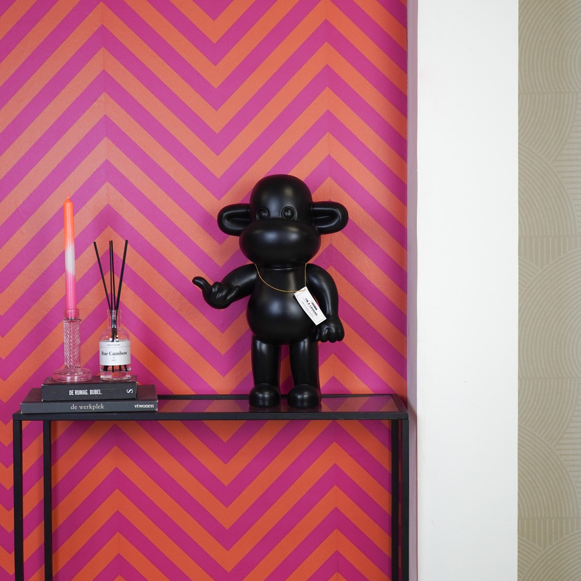 Ornament - Hang loose Aap Beeld 'The Legend' - Polyresin - Zwart - 33x21x50cm