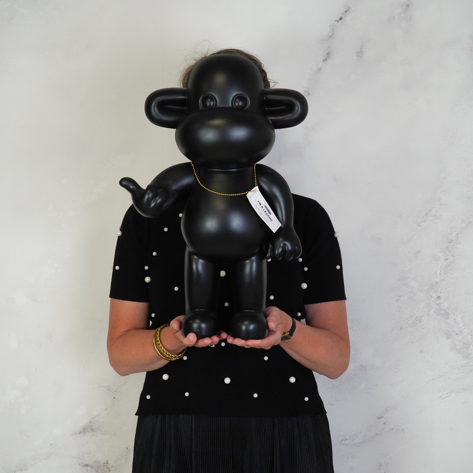 Ornament - Hang loose Aap Beeld 'The Legend' - Polyresin - Zwart - 33x21x50cm