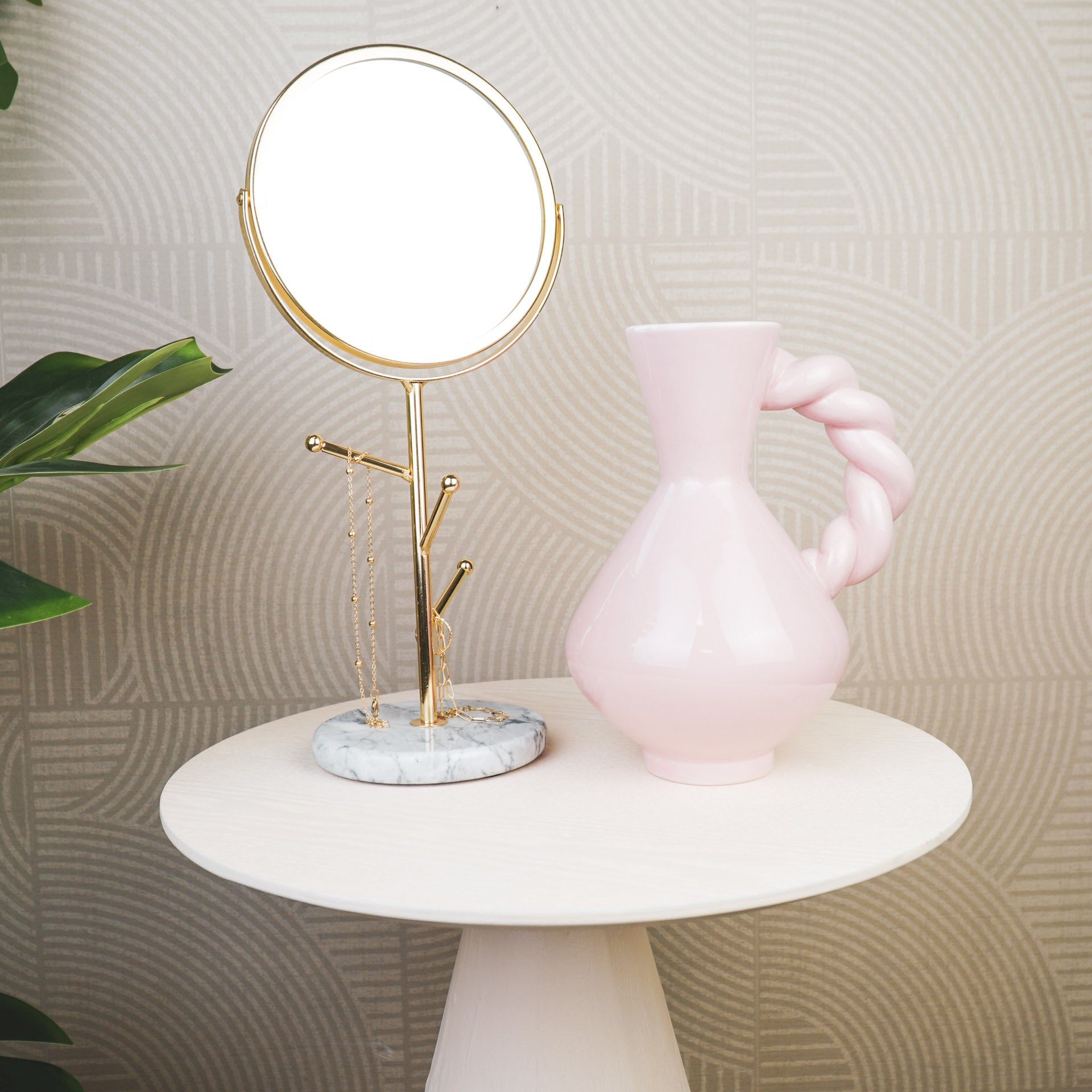 Vaas- Kruik met Gedraaid Handvat- Dolomiet- Roze-17,5x13,5x22cm