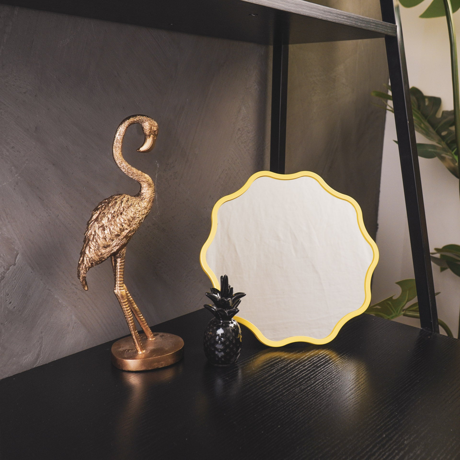 Spiegel - Make up Spiegel- Golvend Rond - Metaal - Fluor Geel - 25x1x25cm