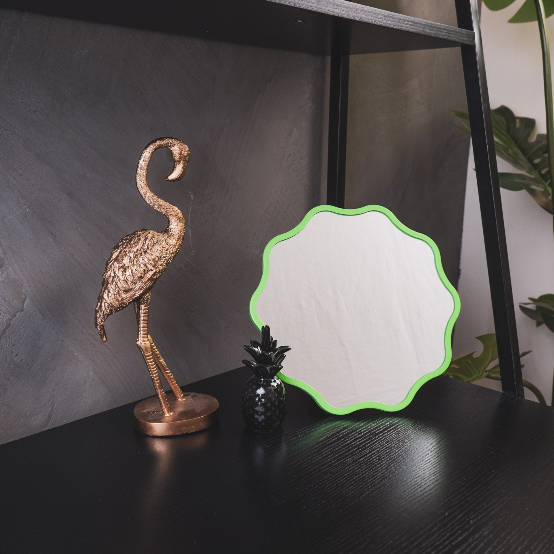 Spiegel - Make up Spiegel- Golvend Rond - Metaal - Fluor Groen - 25x1x25cm