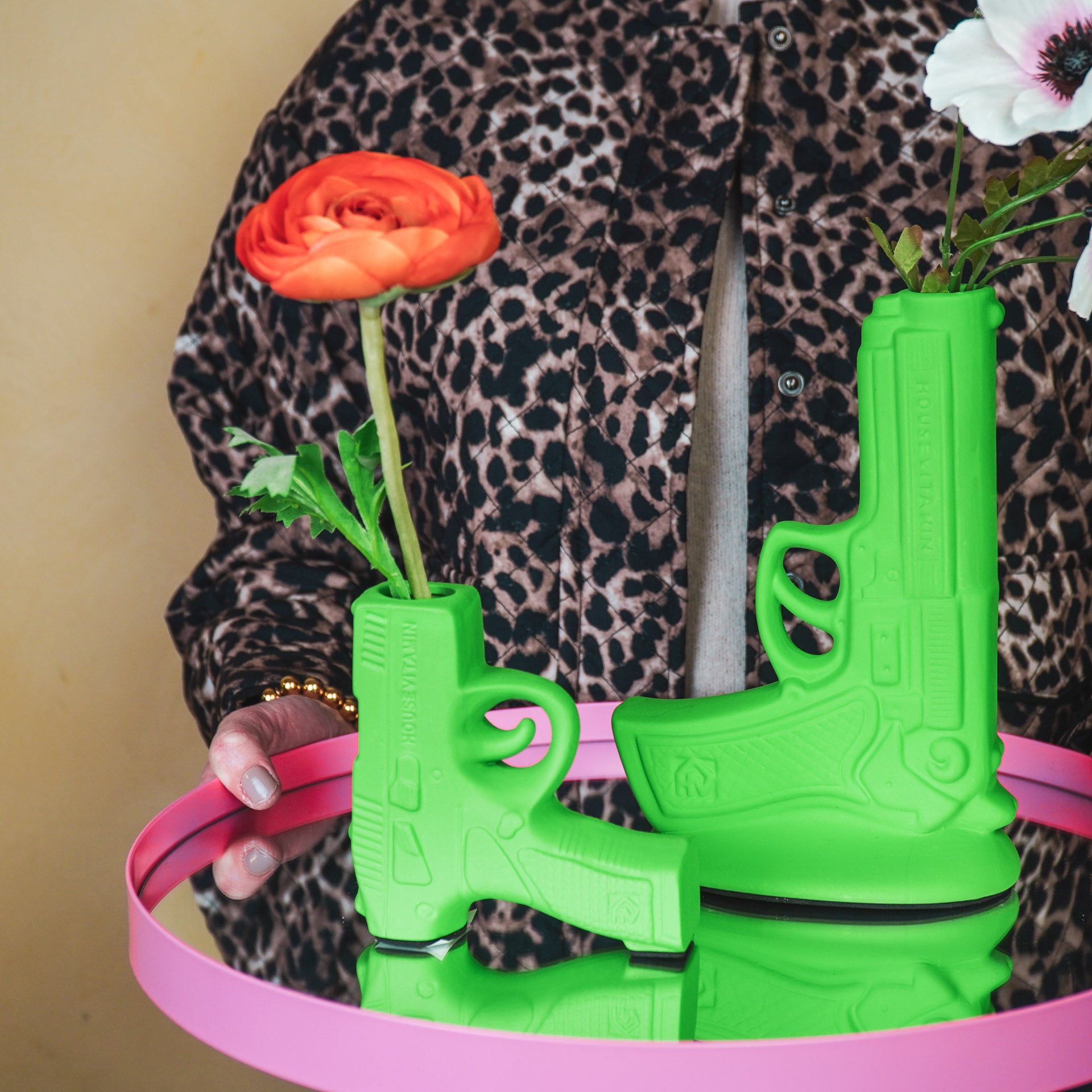 Vaas - Pistool - Keramiek - Fluor Groen - 15x9x23cm
