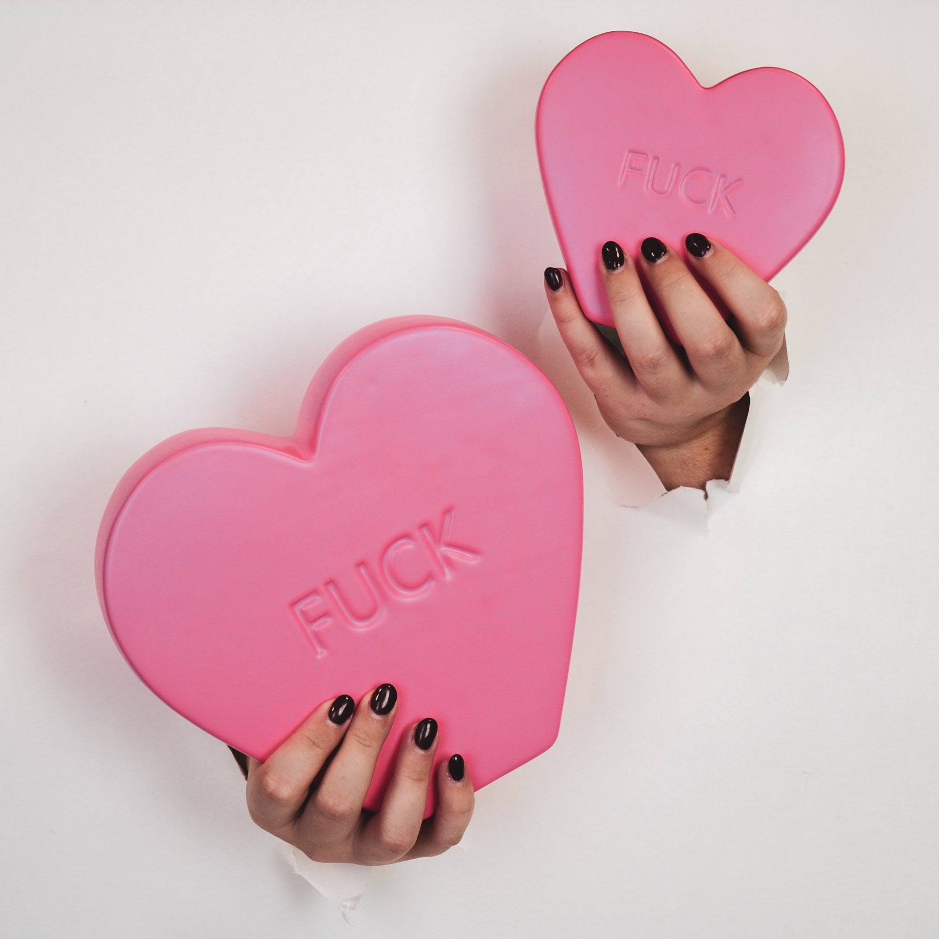 Ornament- Snoephart Sierbeeld 'FUCK'- Keramiek- Fluor Roze- 20x4x18,5cm