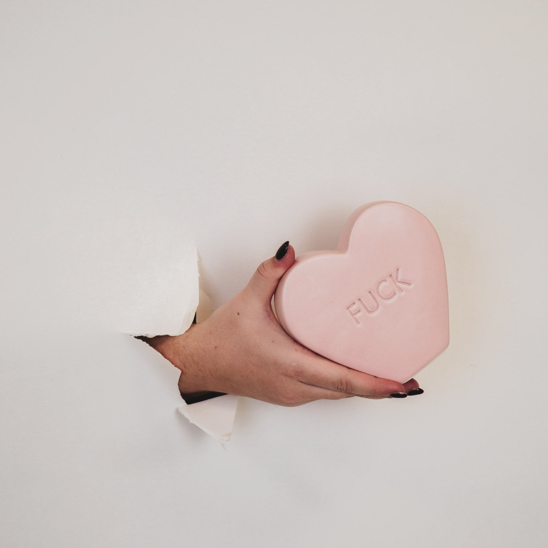 Ornament- Snoephart Beeldje 'FUCK'- Keramiek- Licht Roze- 13x4x11,5cm