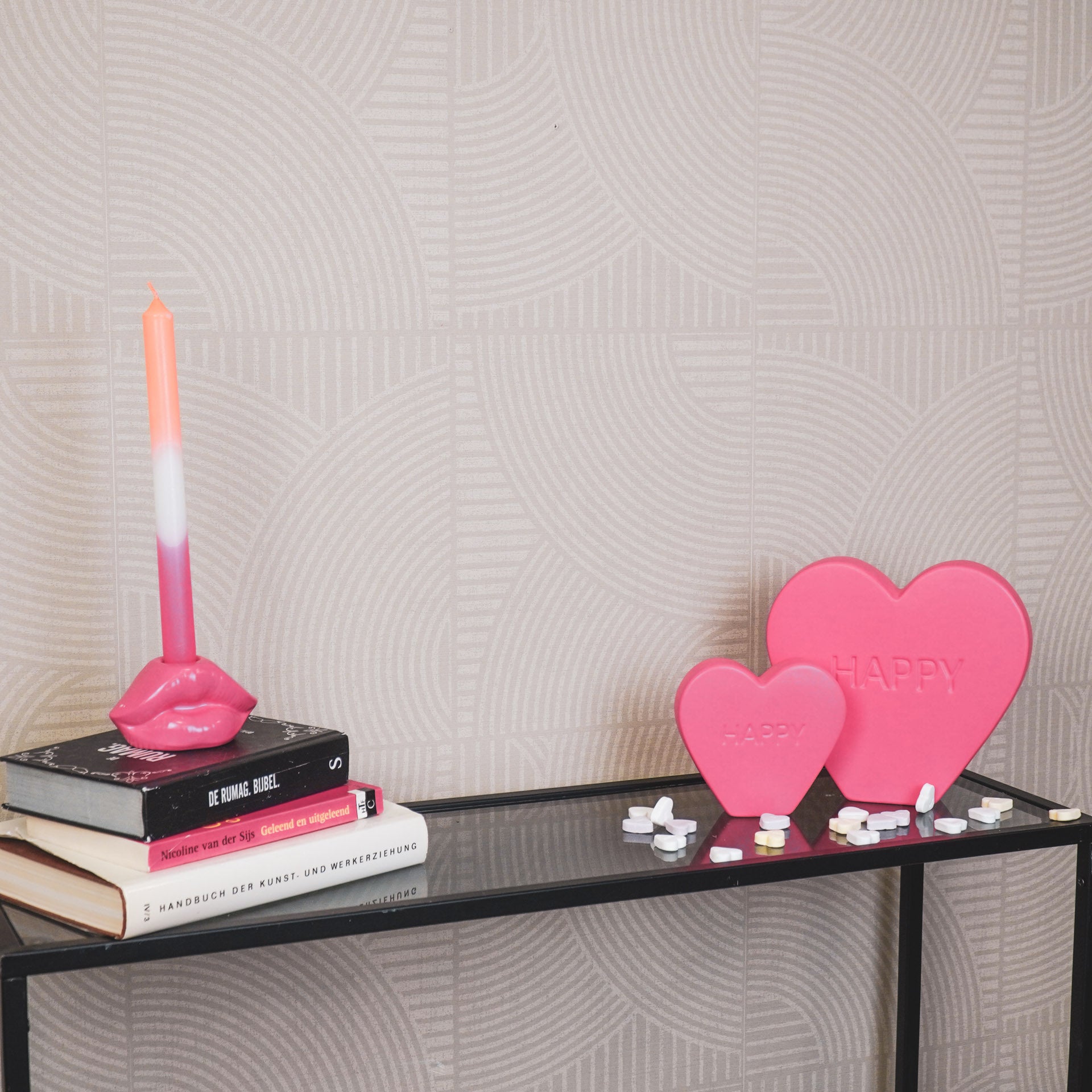 Ornament- Snoephart Beeldje 'HAPPY'- Keramiek- Fluor Roze-13x4x11,5cm