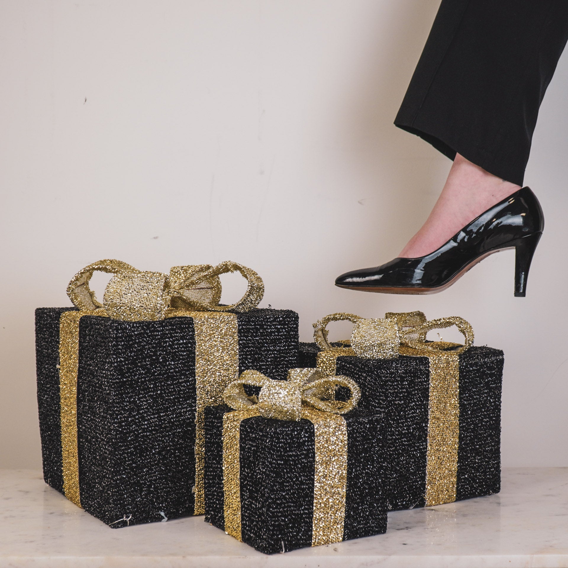 Kerst Led Lamp - Cadeau Set van 3 - Kunststof - Zwart/Goud- 15cm/20cm/25cm