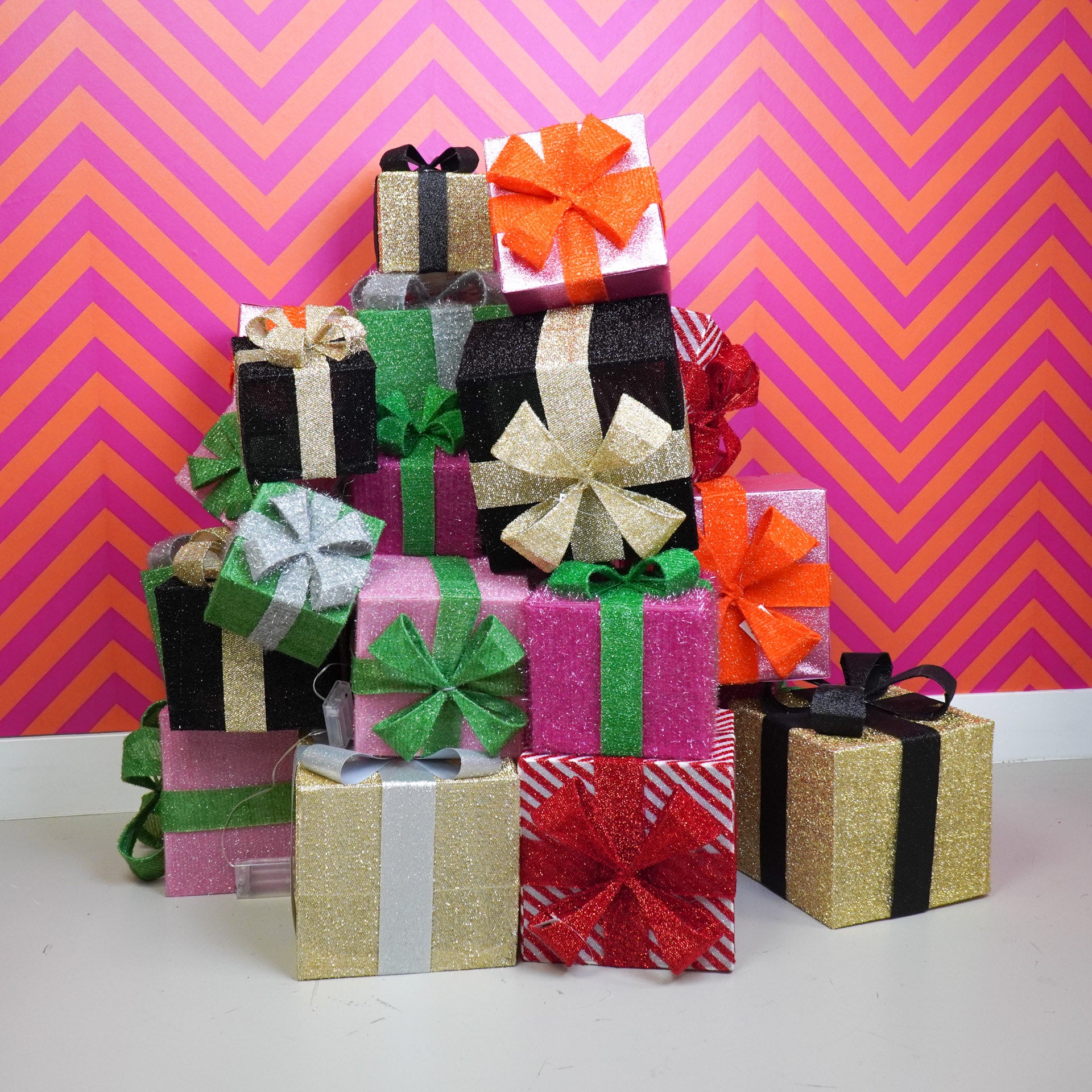 Kerst Led Lamp - Cadeau Set van 3 - Kunststof - Goud/Zwart - 15cm/20cm/25cm