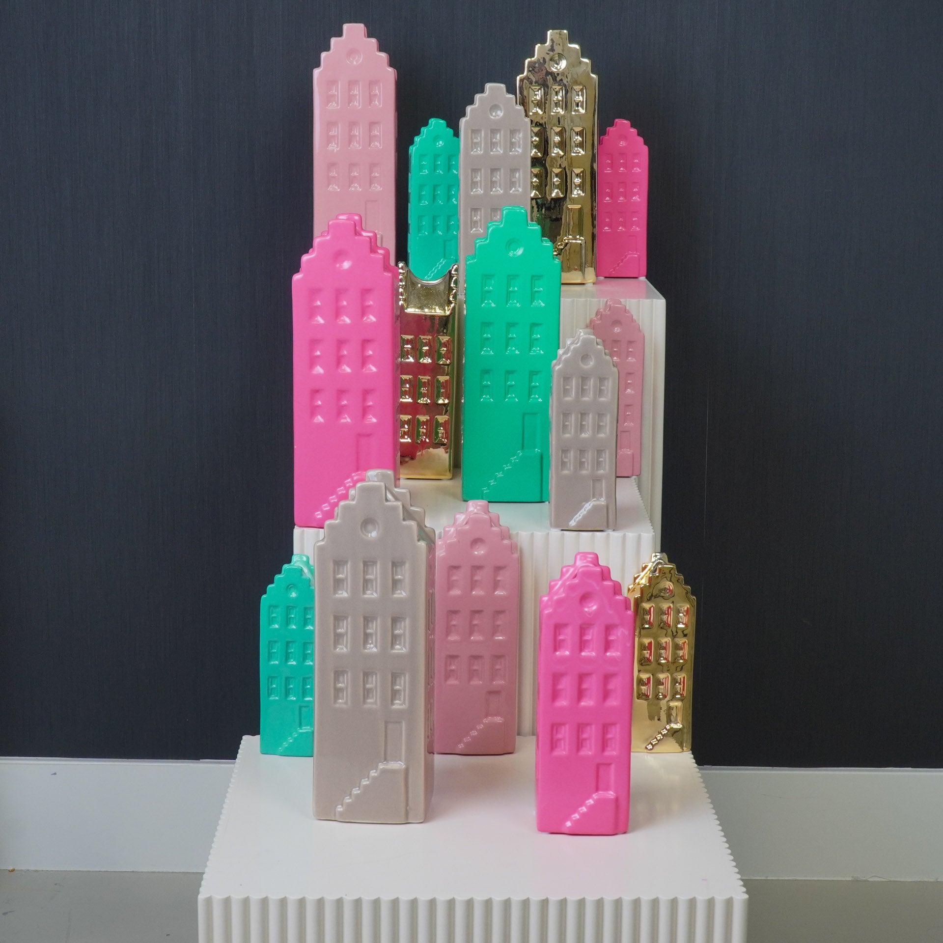 Bloemenvaas- Huis Vaas- Keramiek-Fluor Roze-6x5,5x18 cm