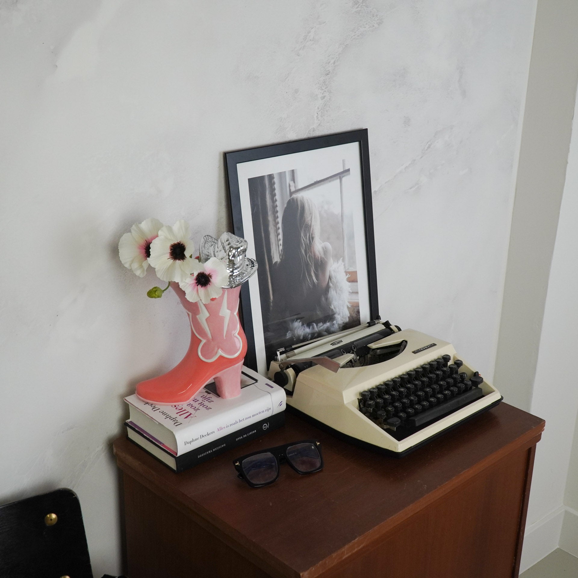 Bloemenvaas- Laars met Disco Hoed Vaas- Keramiek-Roze/Oranje- 16,5x10.5x26,5cm