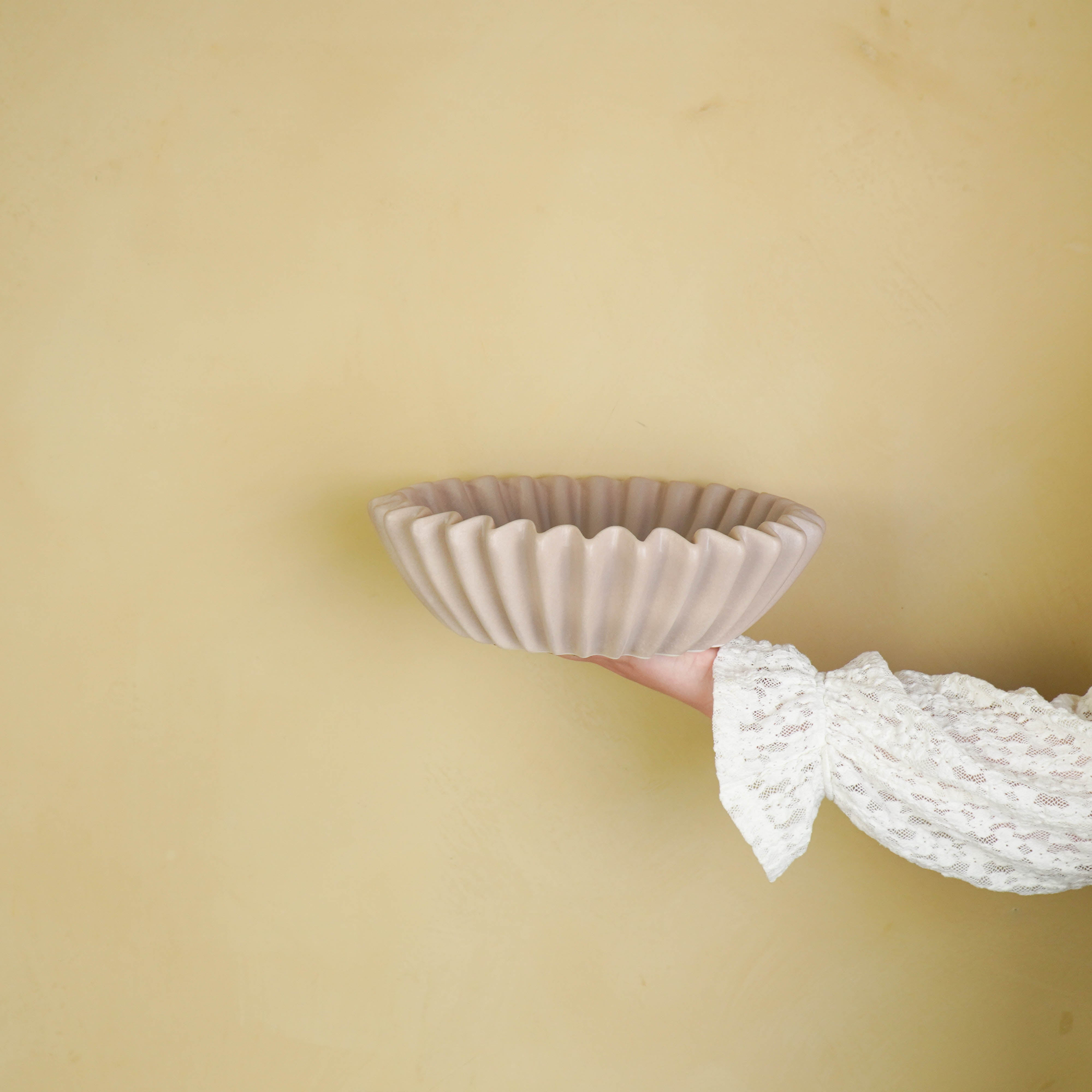 Schaal- Plissé Schaal- Keramiek- Taupe- 29,5x29,5x9cm