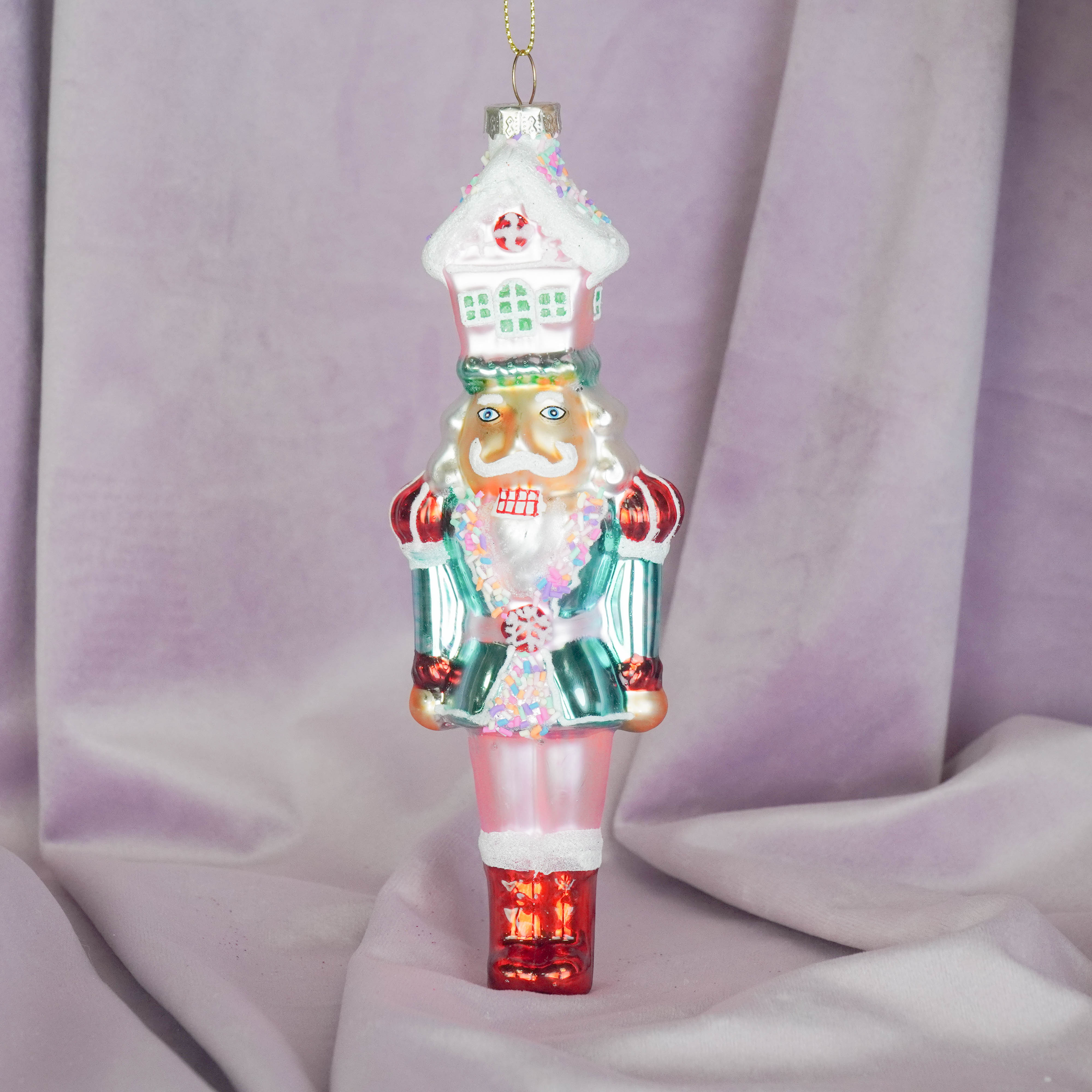 Kerstversiering - Kersthanger - Notenkraker met Snoephuisje - Wit/ Roze - Glas - 5,5x4x17,5cm