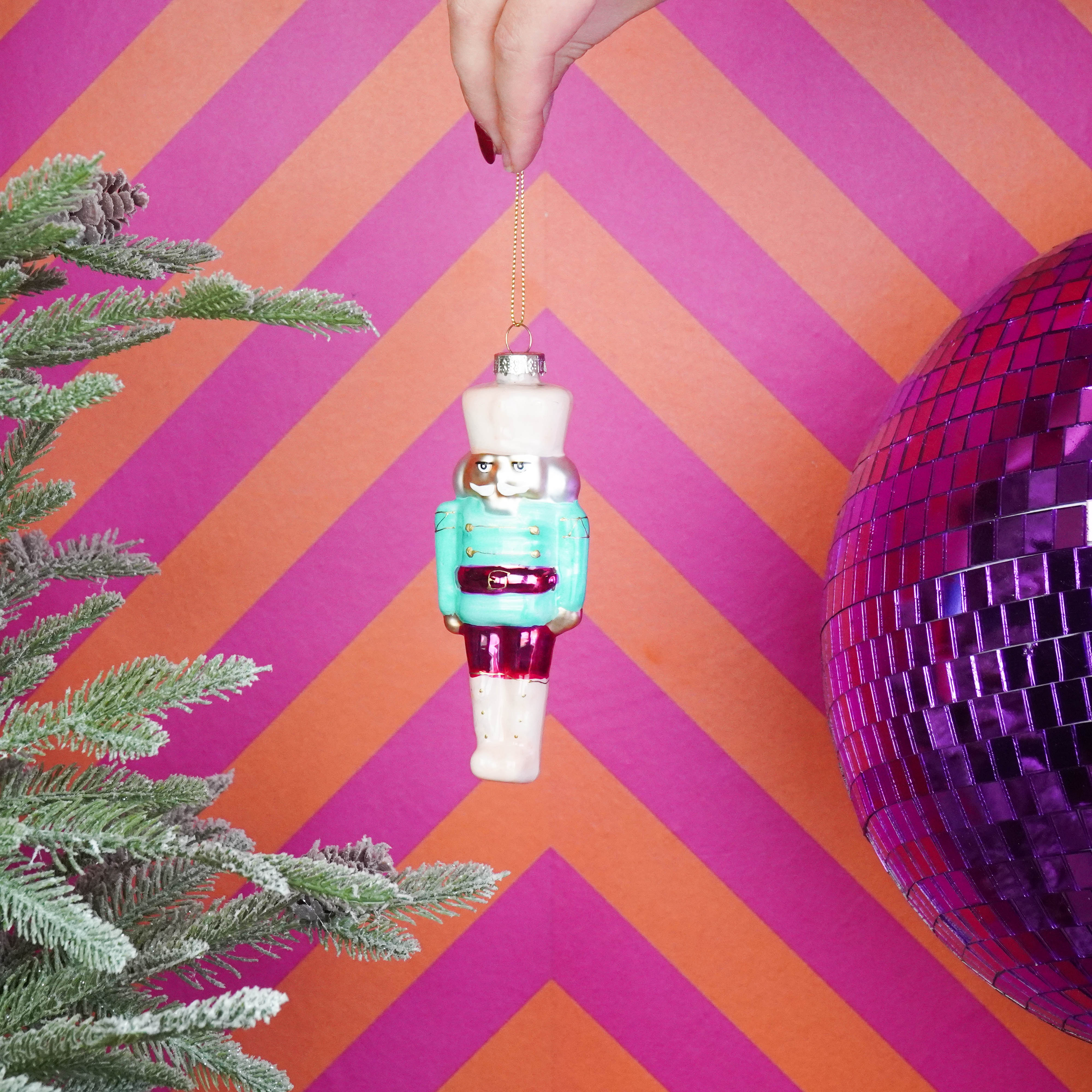 Kerstversiering - Kersthanger - Notenkraker met Cupcake - Blauw/ Rood - Glas - 6,5x4x17cm