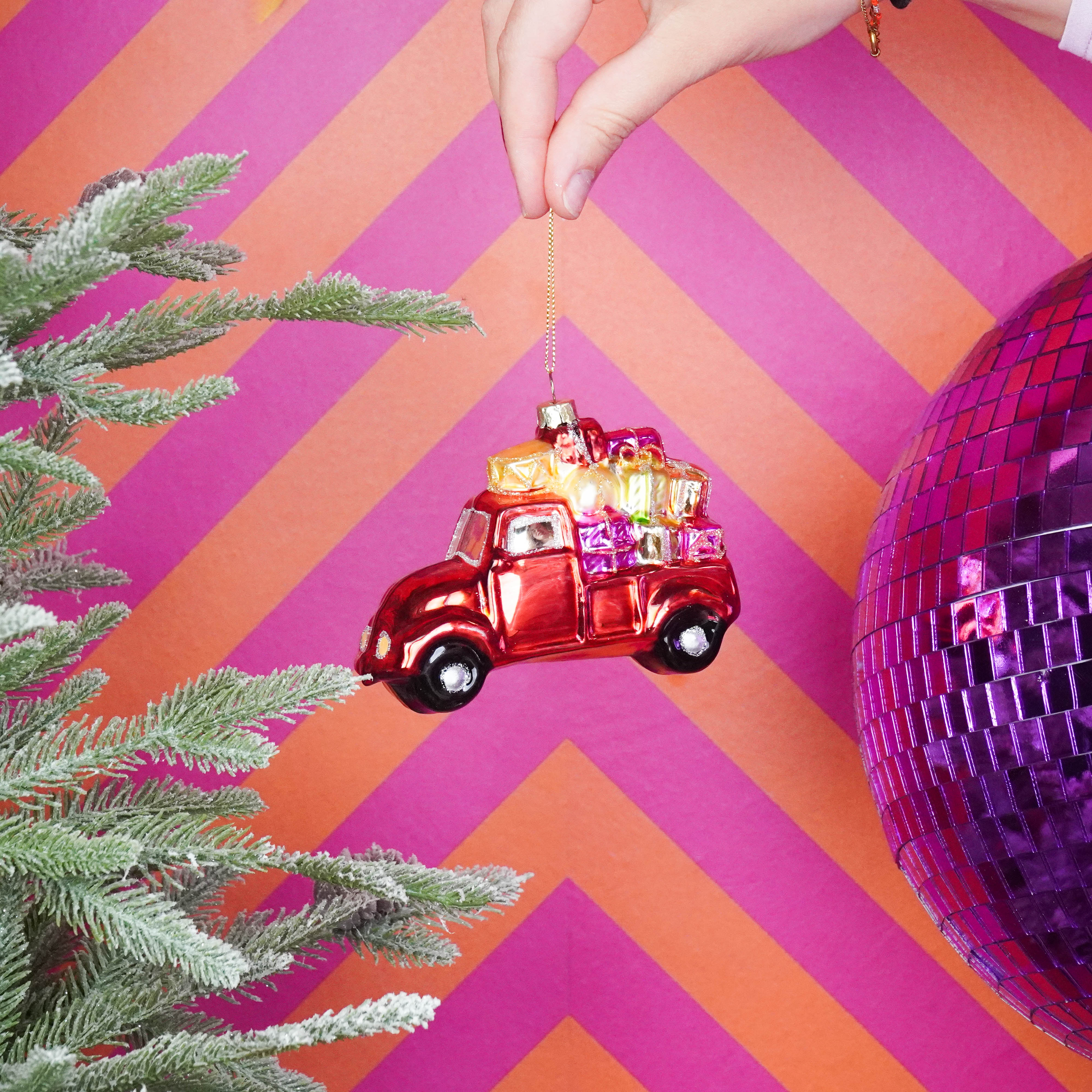 Kerstversiering - Kersthanger - Cadeau Auto - Rood - Glas - 12x5x8,5cm