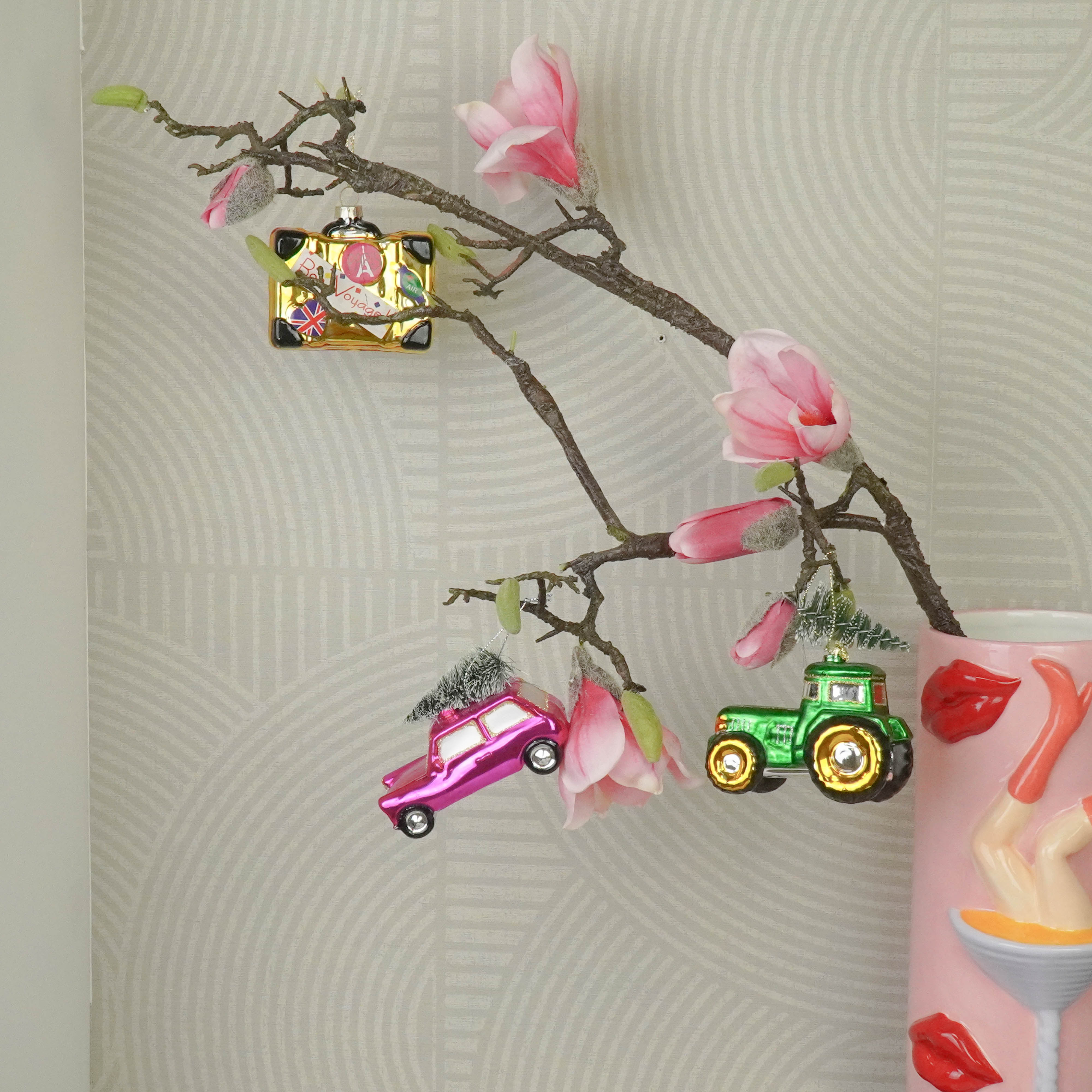 Kerstversiering - Kersthanger - Roze auto met Kerstboom - Glas - 10x5x7cm