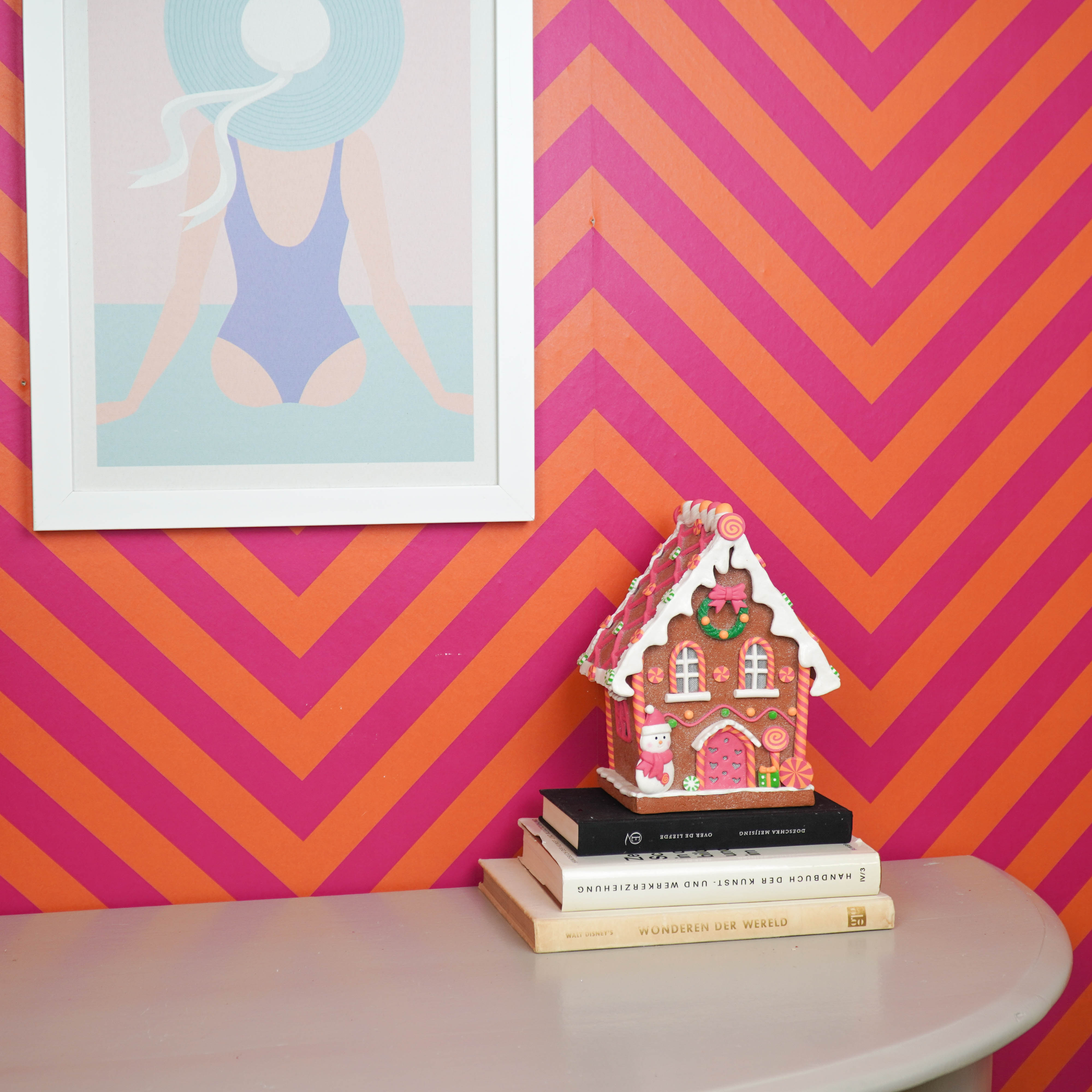 Kerst Decoratie - Led Lamp - Snoephuis Peperkoek - Klei - Bruin/Roze - 18.5x13x23.5 cm