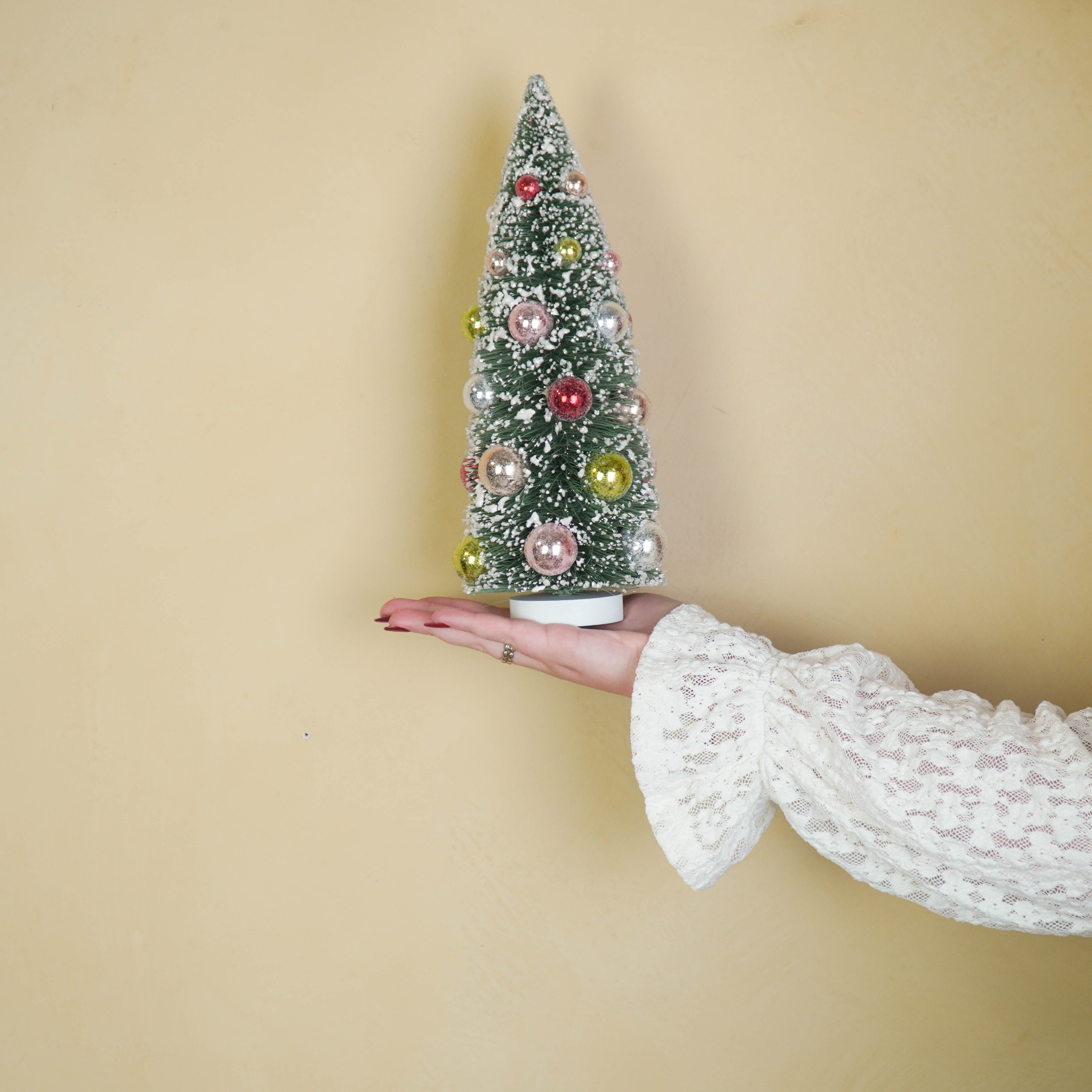 Kerst Decoratie - Kerstboom met gekleurde ballen - Kunststof - Groen/Multicolour - 12x12x31 cm