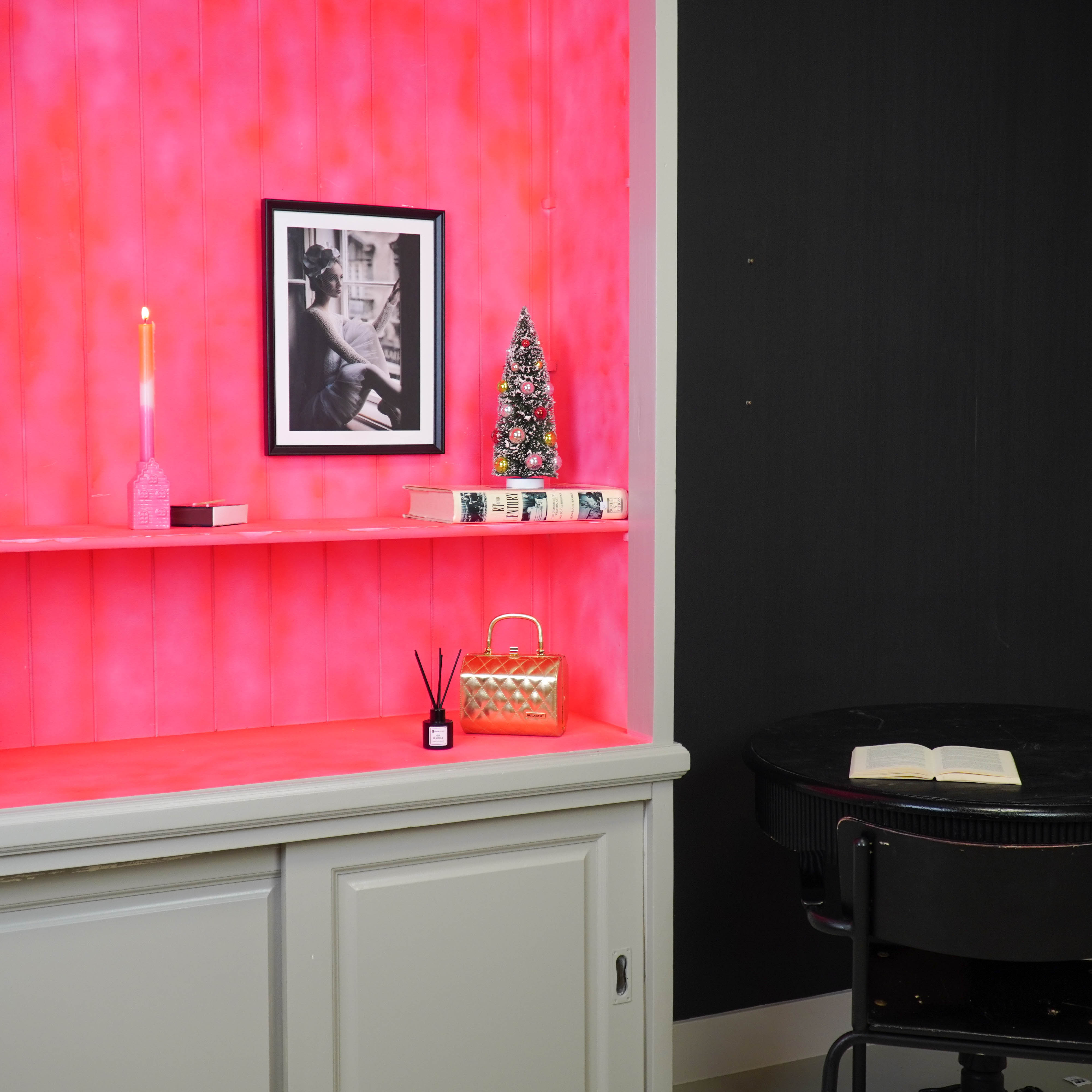 Kerst Decoratie - Kerstboom met gekleurde ballen - Kunststof - Groen/Multicolour - 12x12x31 cm