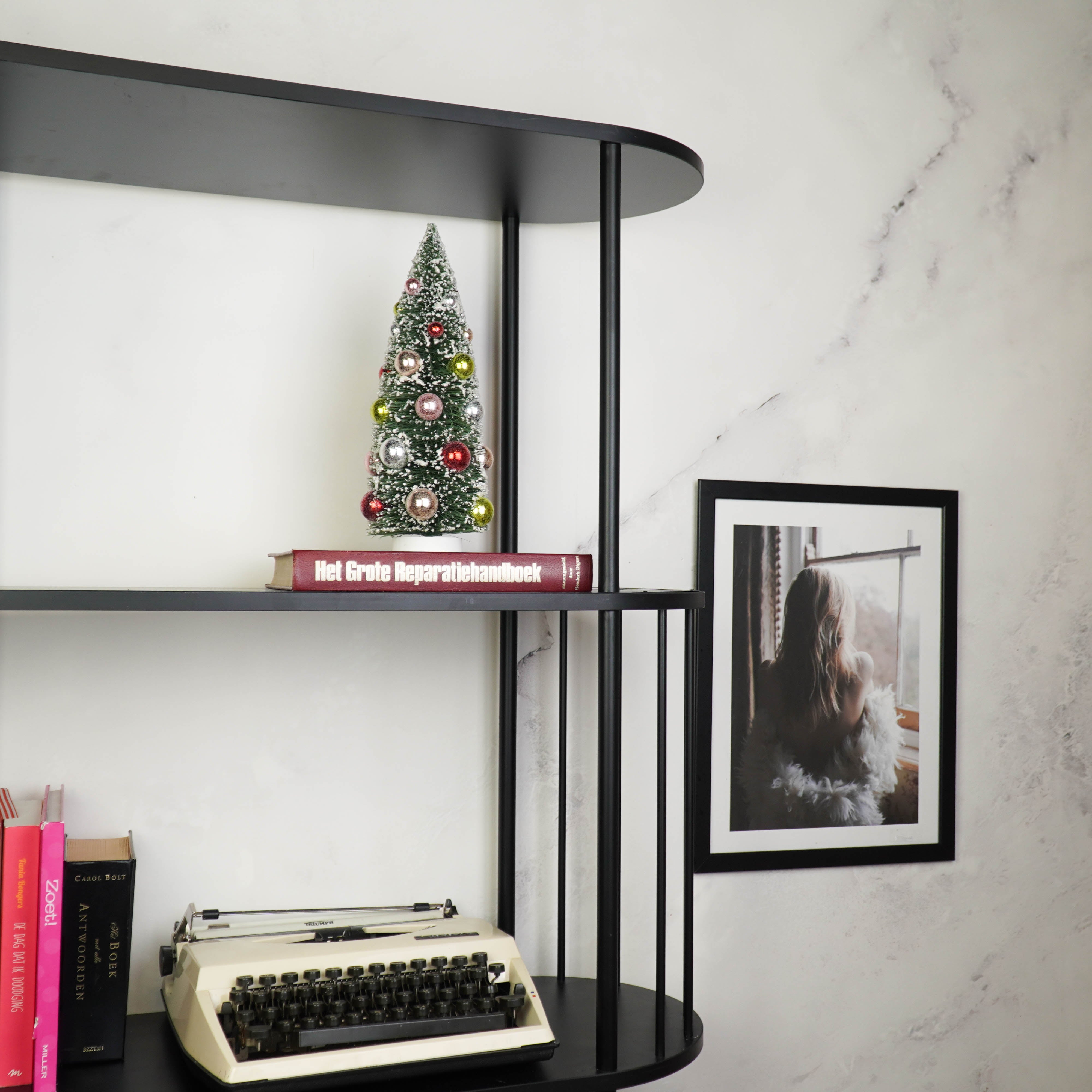 Kerst Decoratie - Kerstboom met gekleurde ballen - Kunststof - Groen/Multicolour - 12x12x31 cm