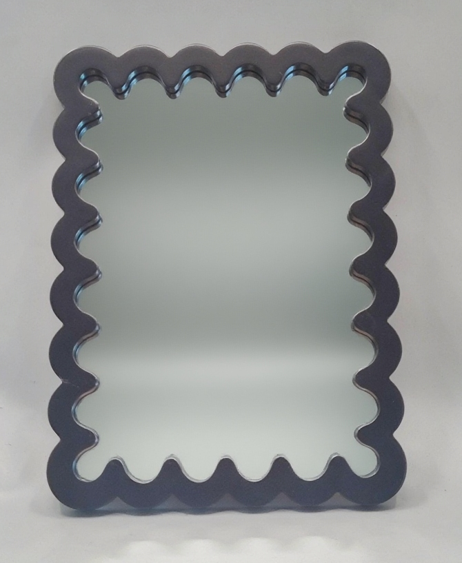 Spiegel - Wand- en Make Up Spiegel met Golvende Rand - MDF - Zwart - 24x33x1.5cm