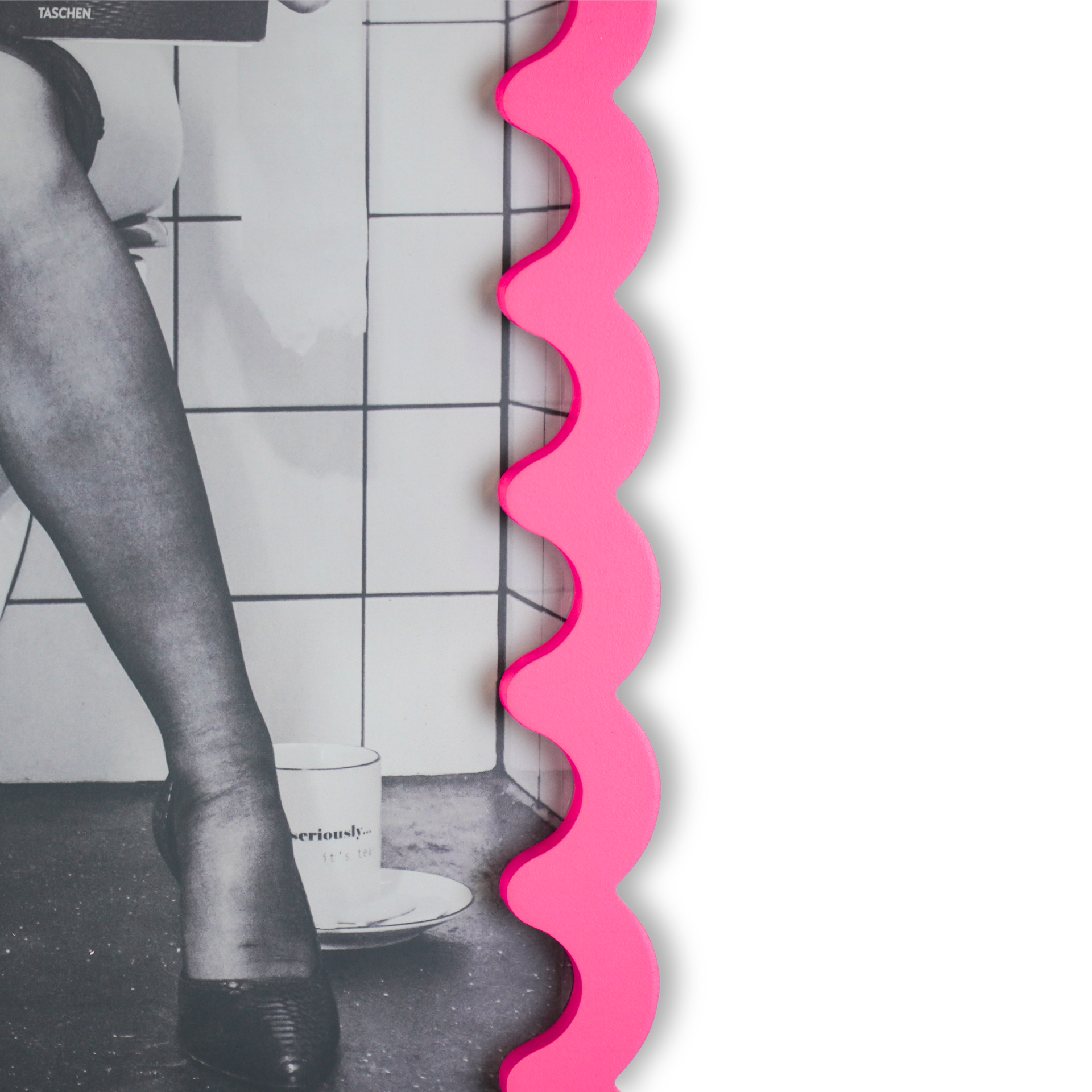 Fotolijst - Golvende Rand- MDF - Fluor Roze- 33x43x1.5cm