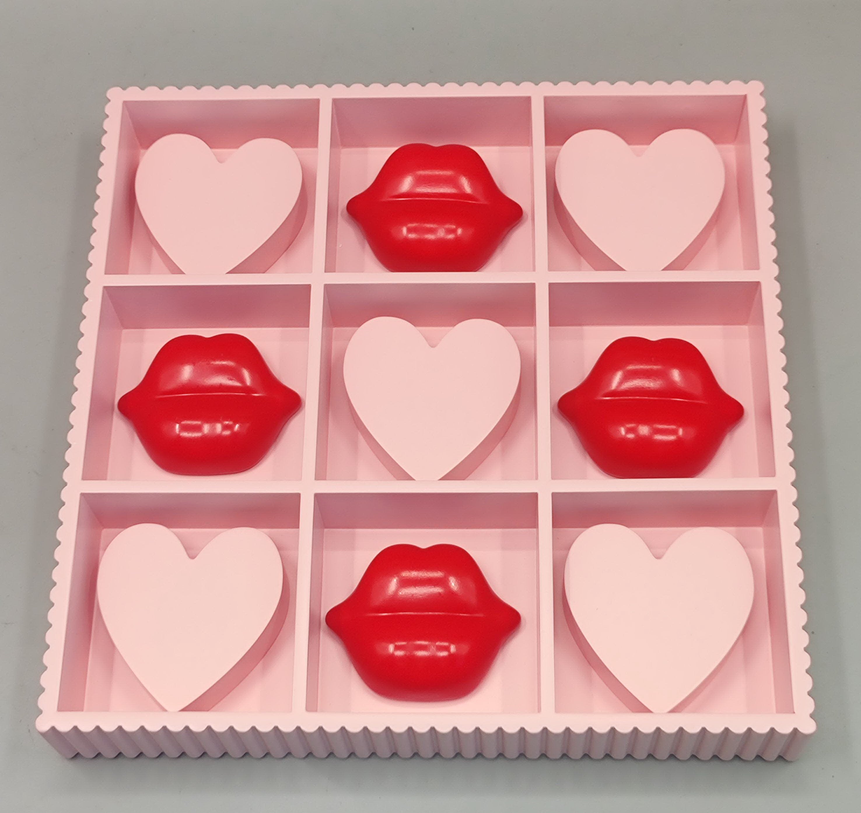 Decoratie Spel - Boter Kaas en Eieren Hart en Lip - Roze/ Rood - 33x33x5cm
