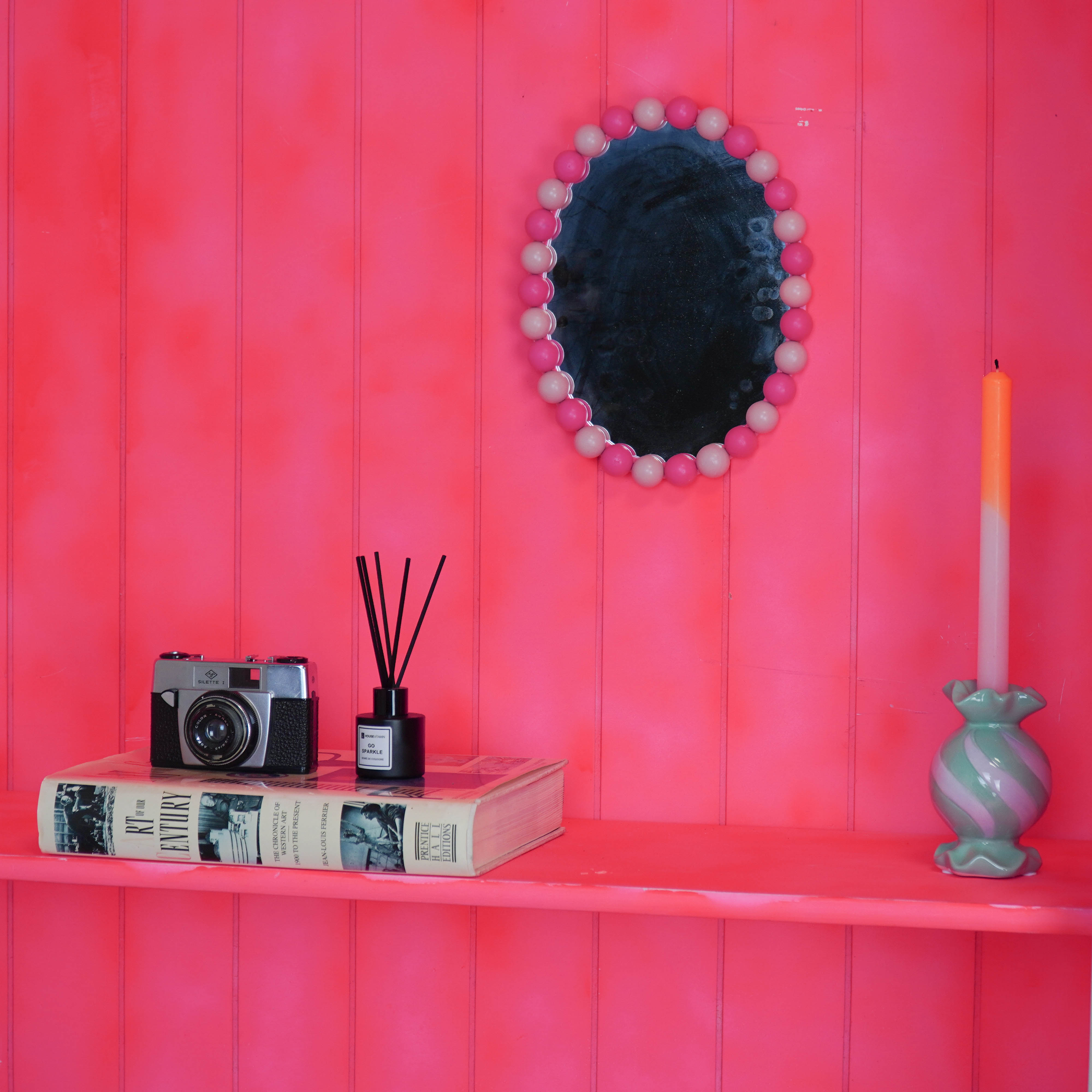 Spiegel - Wand Spiegel met Bolletjesrand - MDF/ Glas - Licht Roze/ Neon Roze - 29x22.5cm