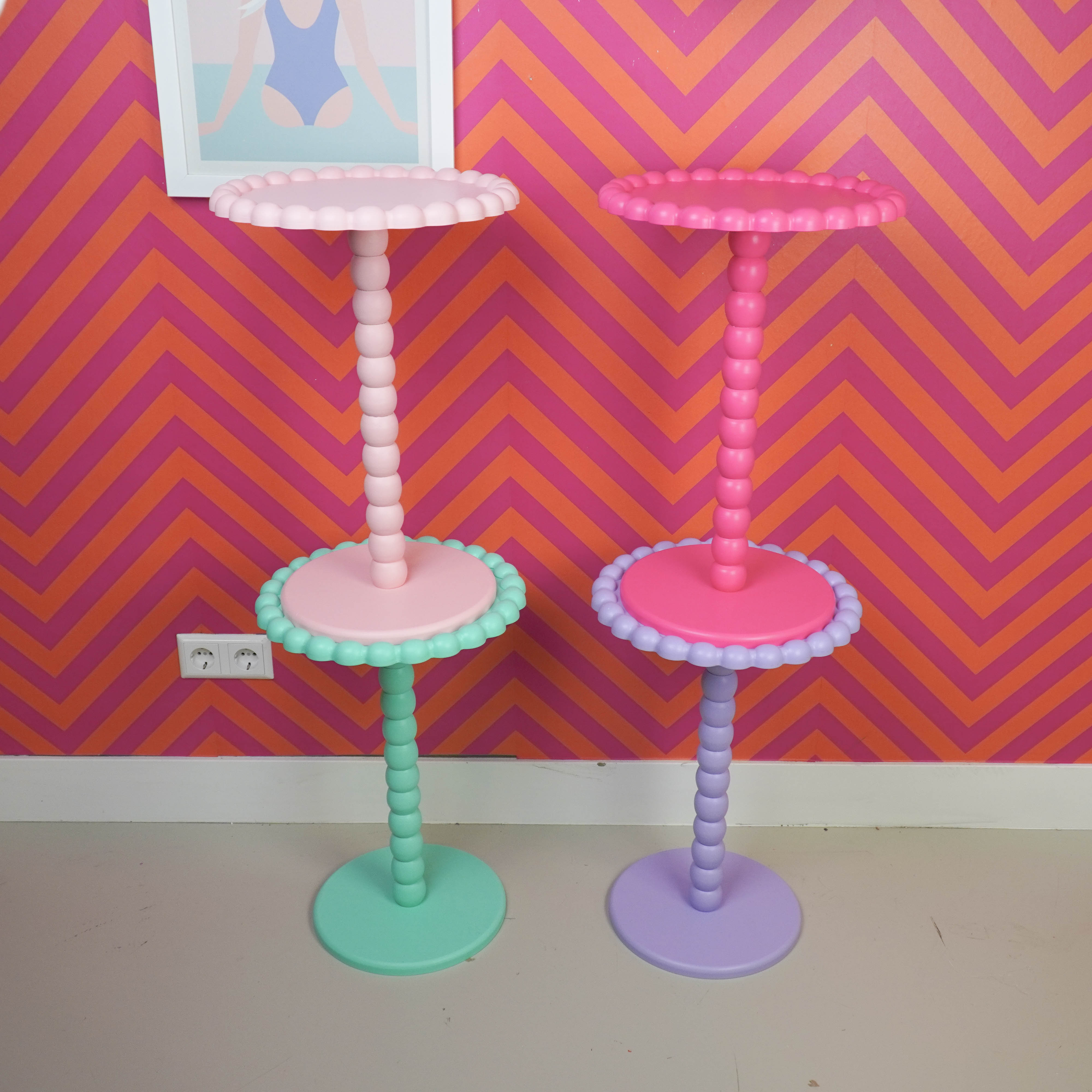 Bijzettafel- Ronde Bijzettafel met Bolletjes Rand en Poot - MDF - Lichtroze - 38X55cm