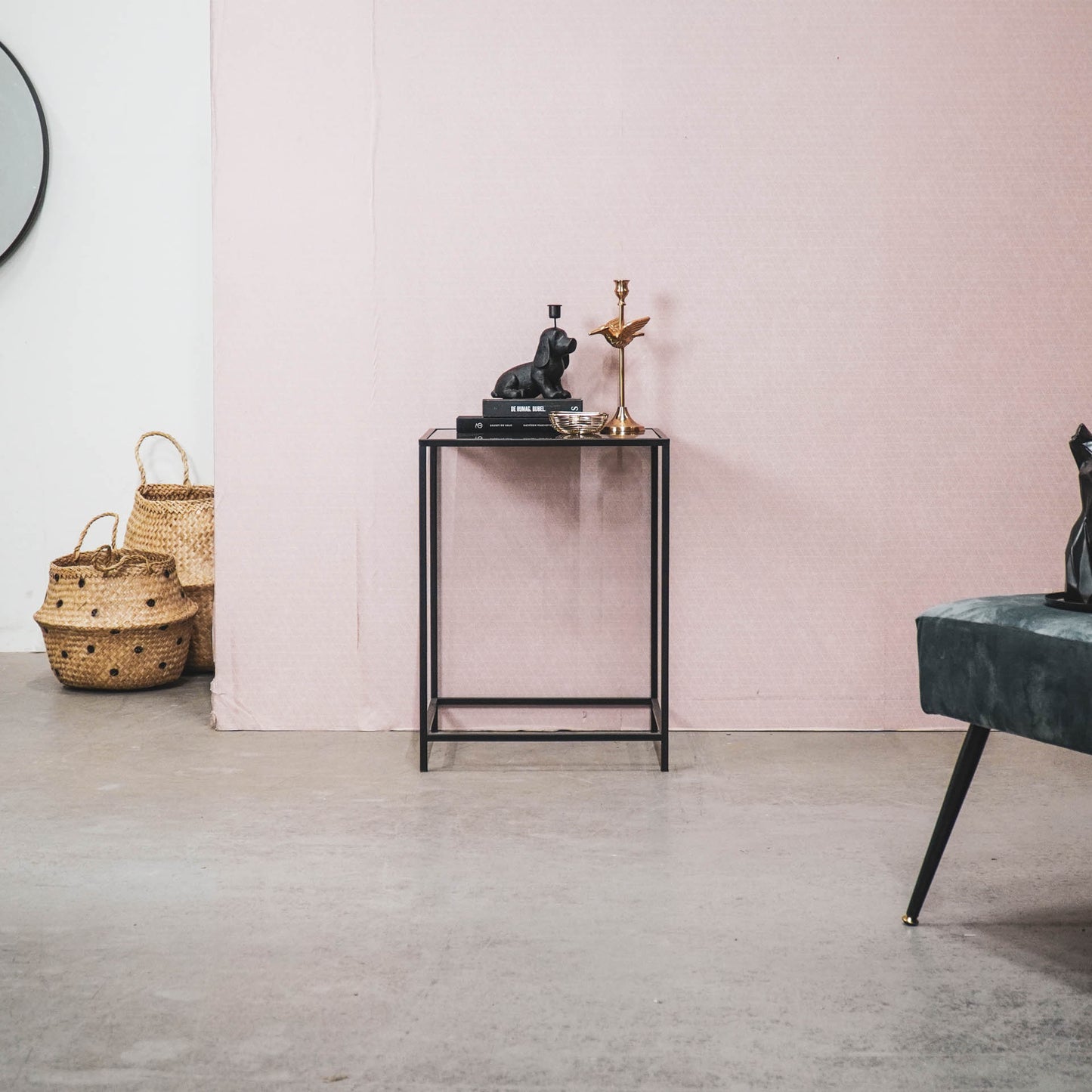moderne bijzettafel met zwart metaal