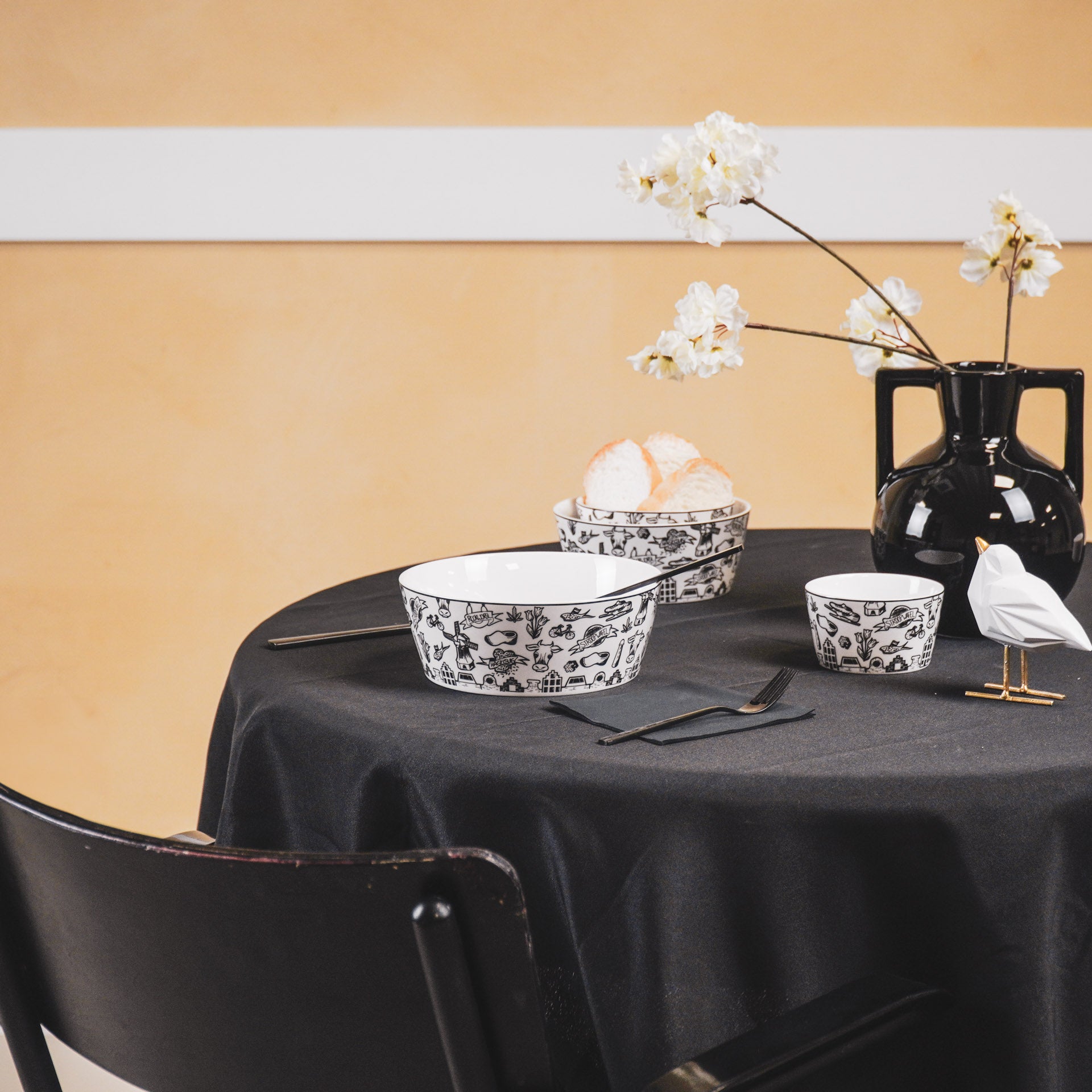 Schaal - Dutch Black - Newbone China -  17,5x17,5x6,5cm