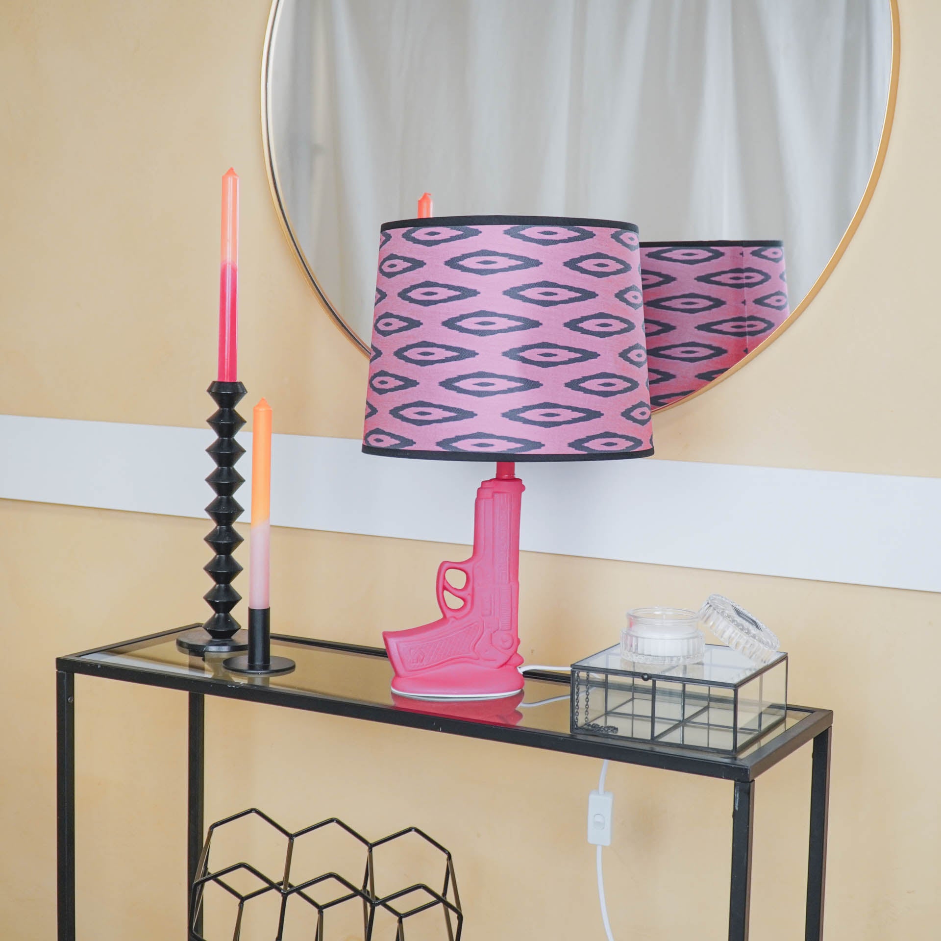 Tafellamp - Pistool - Keramiek - Neon Roze - 15x9x32cm