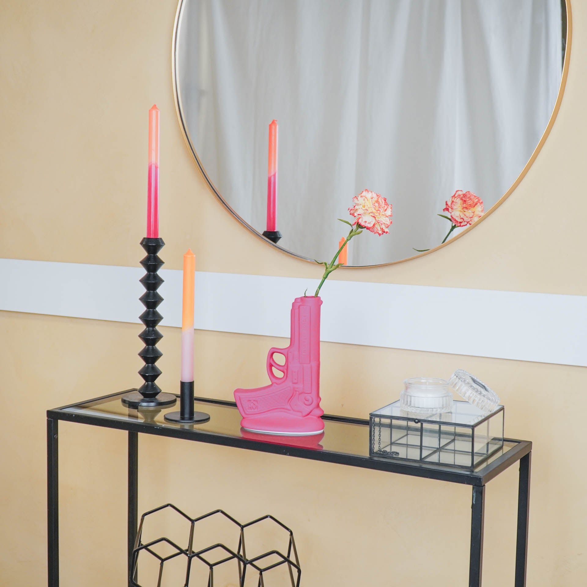 Vaas - Pistool - Keramiek - Fluor Roze - 15x9x23cm