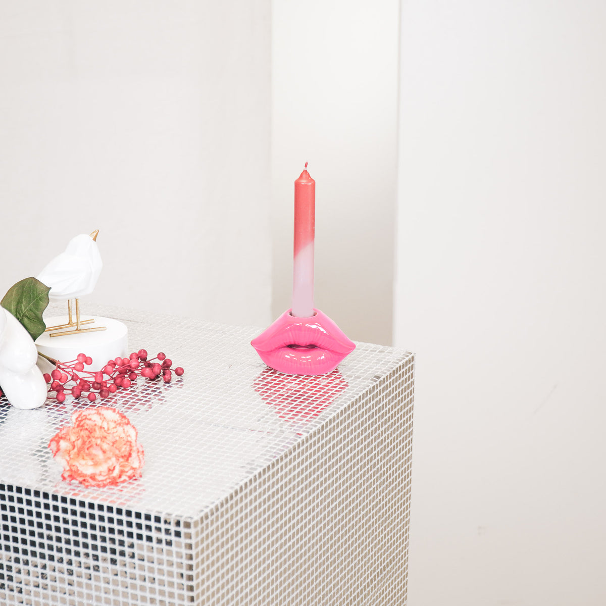 Housevitamin Lip Kandelaar -M- Neon Roze - 10,5x6,5x5,5cm