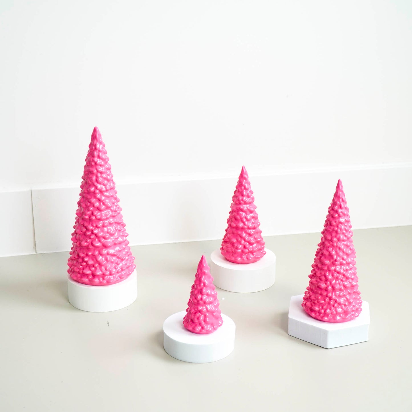 Ornament - Kerstboom - Keramiek - Neon Roze - 10x10x24cm