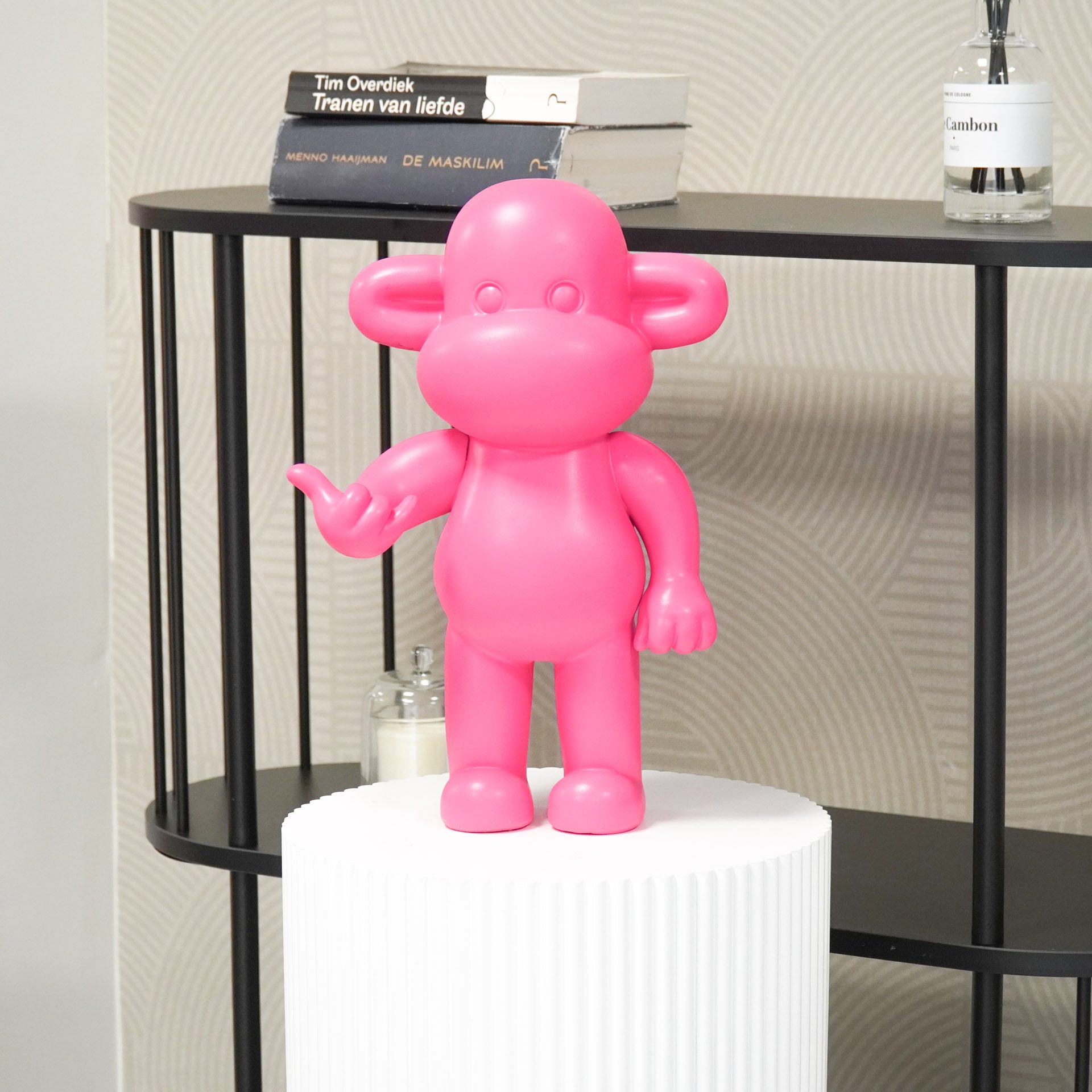 Ornament - Hang loose Aap Beeld 'The Legend'  - Polyresin - Roze - 33x21x50cm